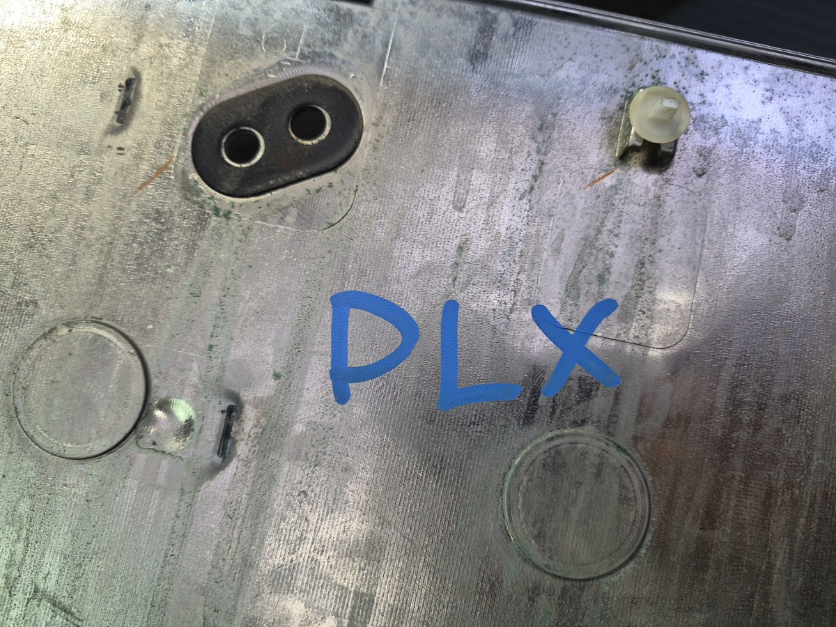 2003-2007 Lexus UZJ100L LX470 Rear Trunk Lid License Plate Molding Panel Damaged