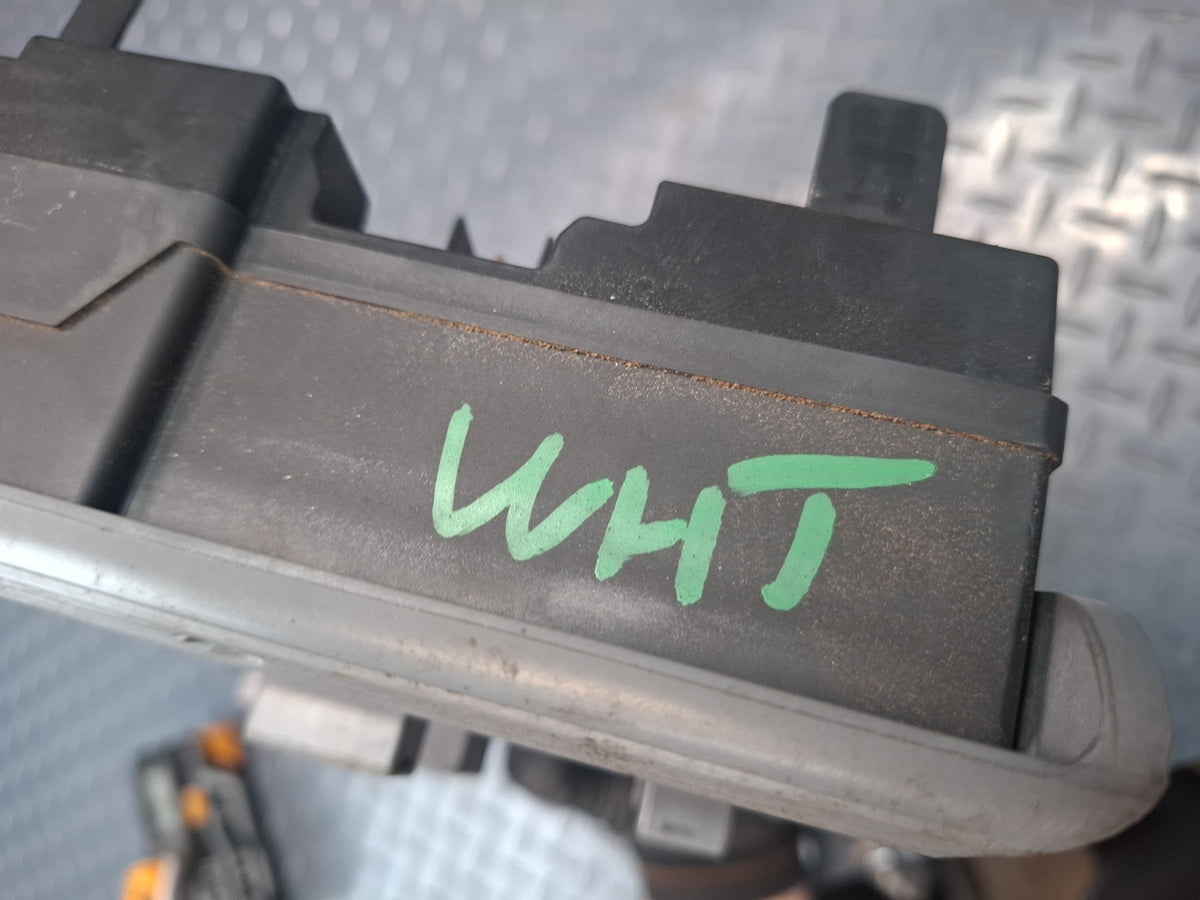 2008-2009 Hummer H2 Engine Bay Junction Fuse Relay Box 15282679