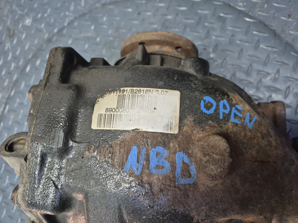 01-06 BMW E46 330i 330Ci M/T Rear Differential Carrier 3.07 Ratio 7511191 OEM