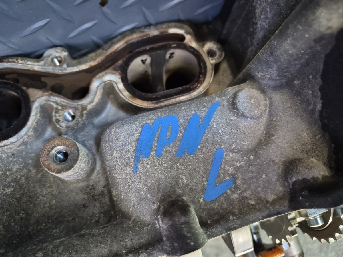 99-01 Porsche 911 996 3.4L M96.04 Engine Left Cylinder Head w Camshafts & Cover