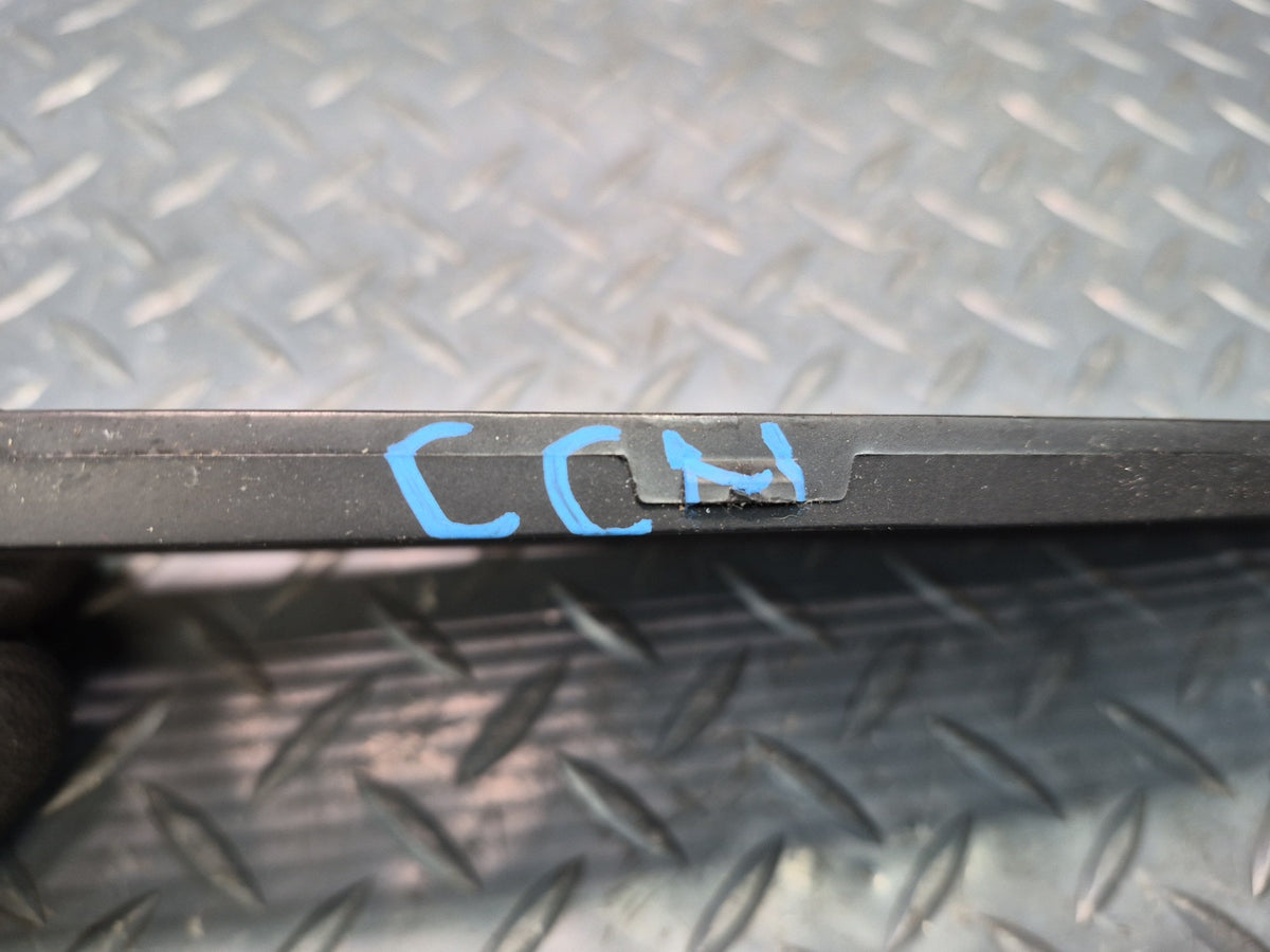 97-04 Chevrolet Corvette C5 Upper Dash Defrost Vent Grille 10400366 OEM