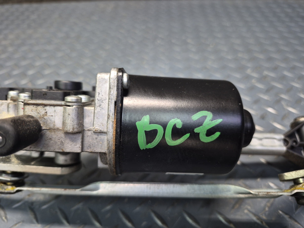 03-08 BMW E85 Z4 Windshield Wiper Transmission Linkage w Motor 7192969 OEM