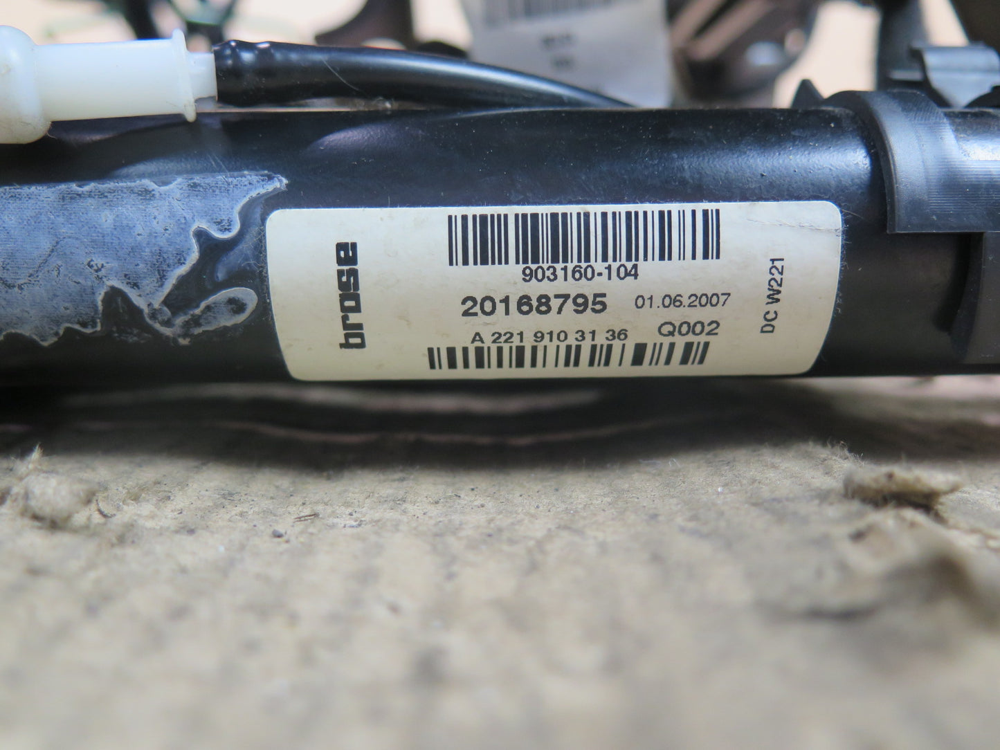 07-13 MERCEDES W221 S-CLASS FRONT LEFT SEAT LOWER FRAME TRACK RAIL MOTOR OEM