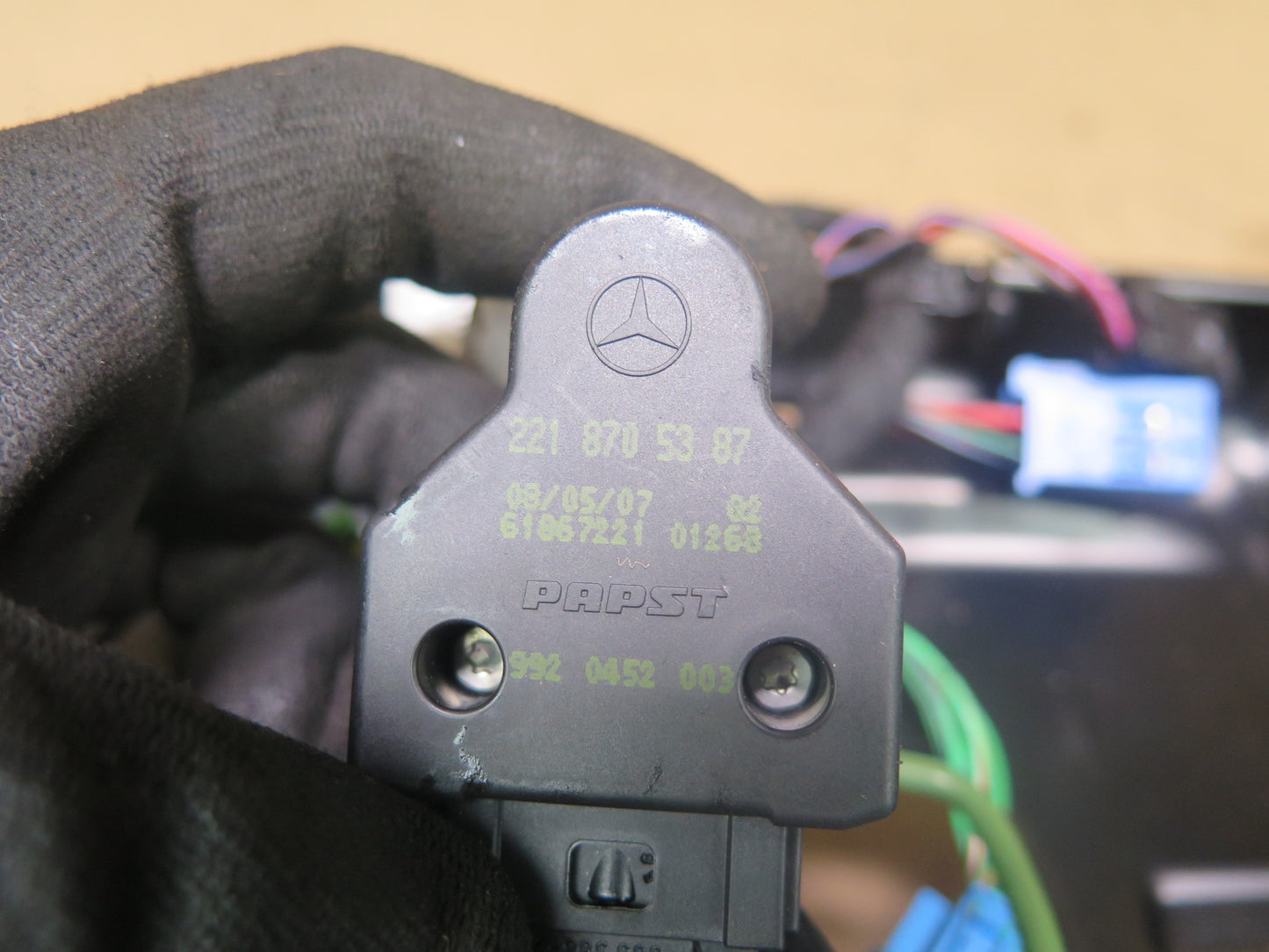 07-13 MERCEDES W221 S-CLASS FRONT LEFT SEAT LOWER FRAME TRACK RAIL MOTOR OEM