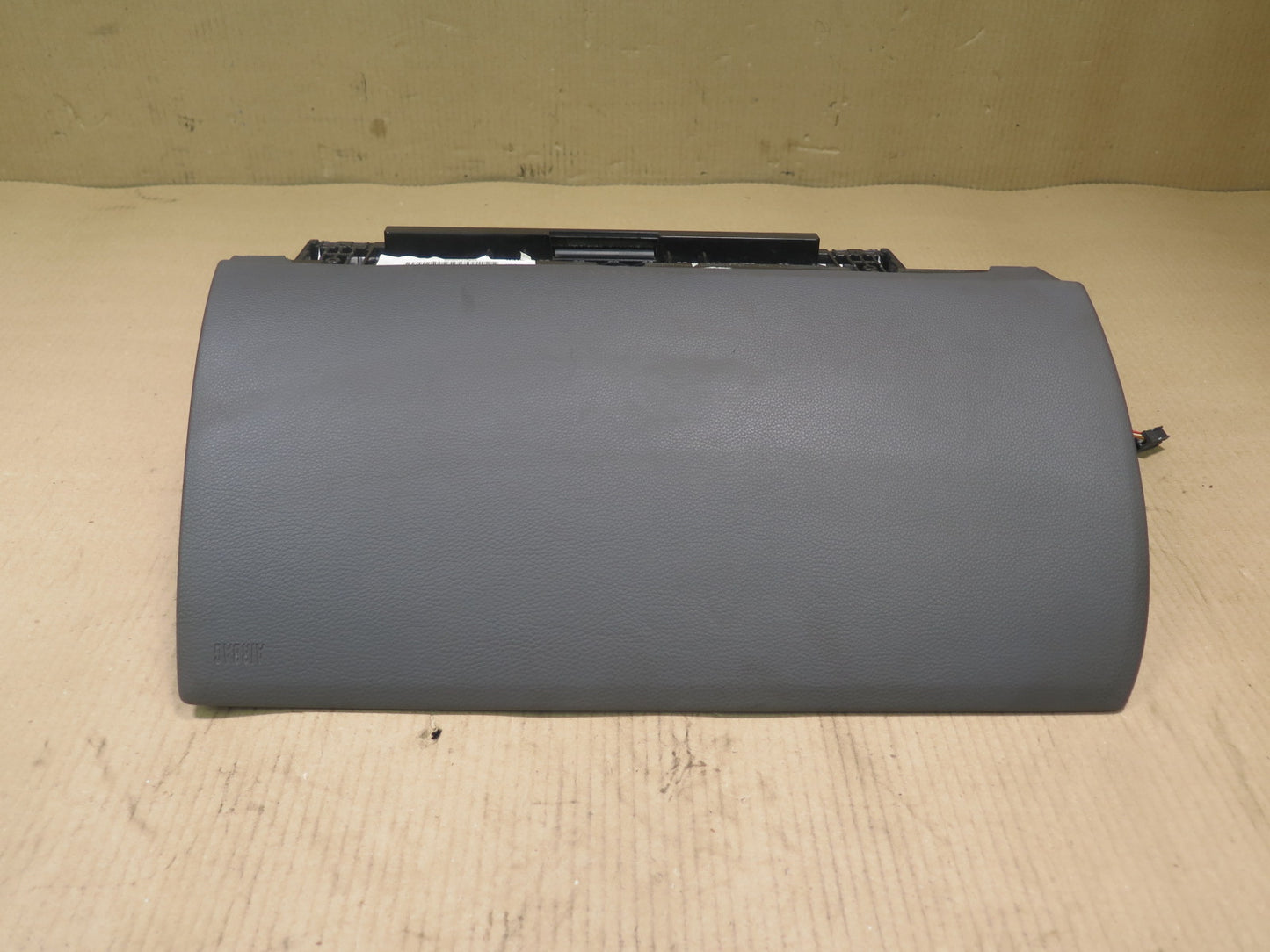 04-10 BMW E63 E64 6-SERIES DASH RIGHT GLOVE BOX DOOR COVER OEM