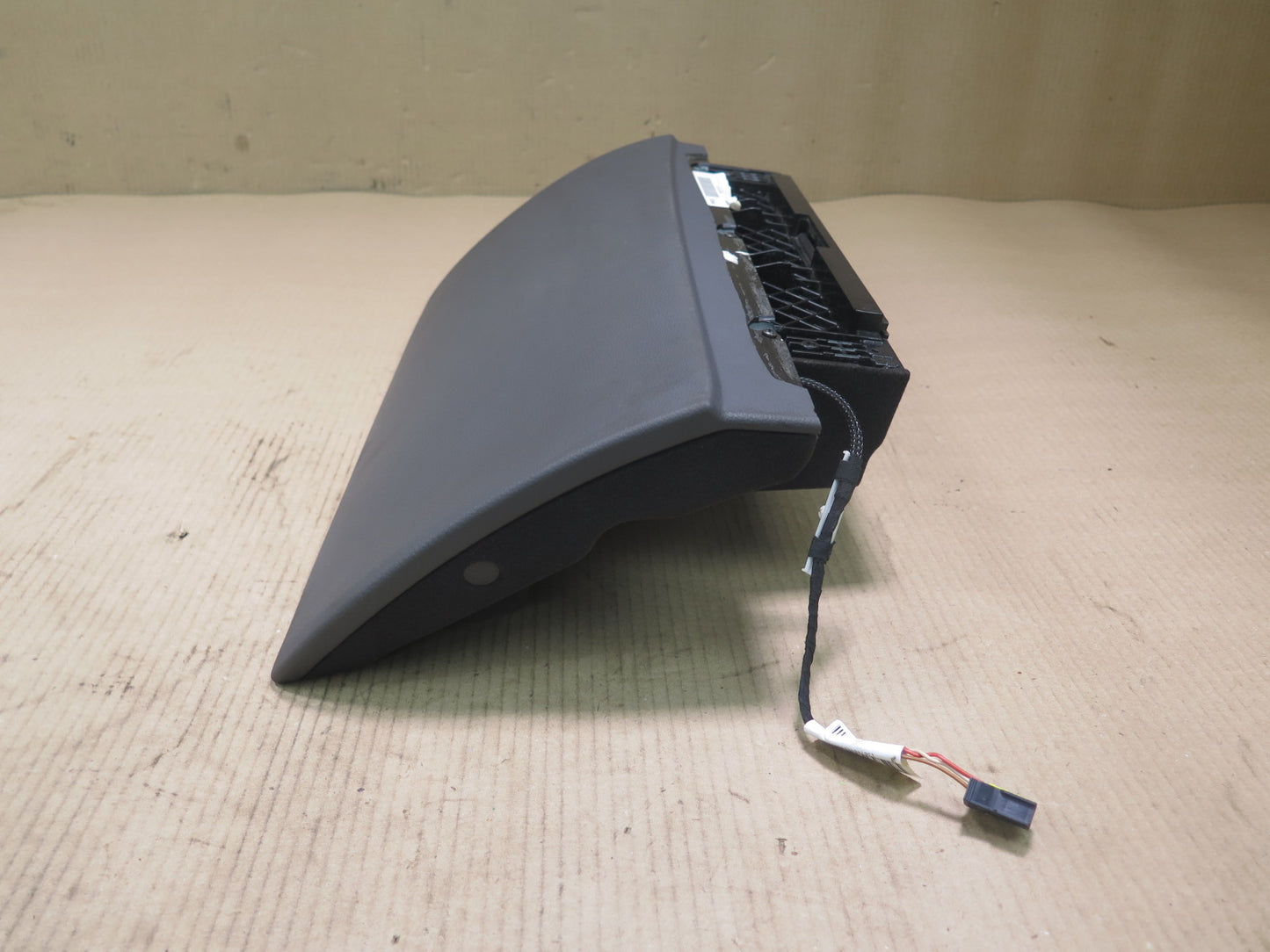 04-10 BMW E63 E64 6-SERIES DASH RIGHT GLOVE BOX DOOR COVER OEM