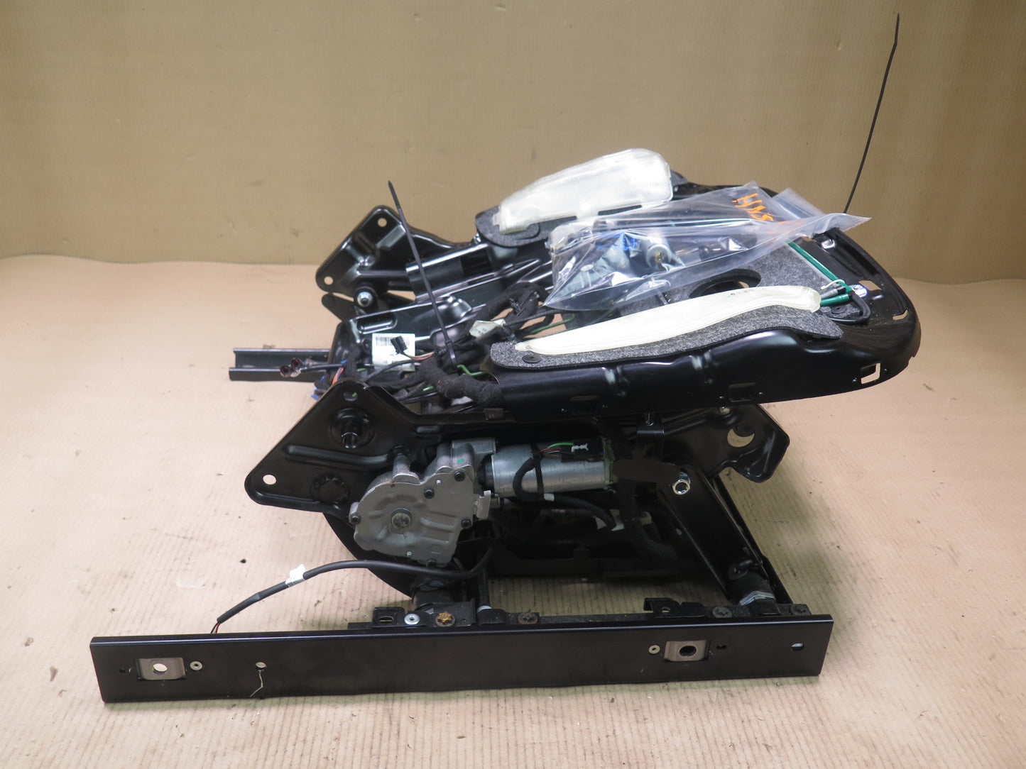 07-13 MERCEDES W221 S-CLASS FRONT RIGHT SEAT LOWER FRAME TRACK RAIL MOTOR OEM