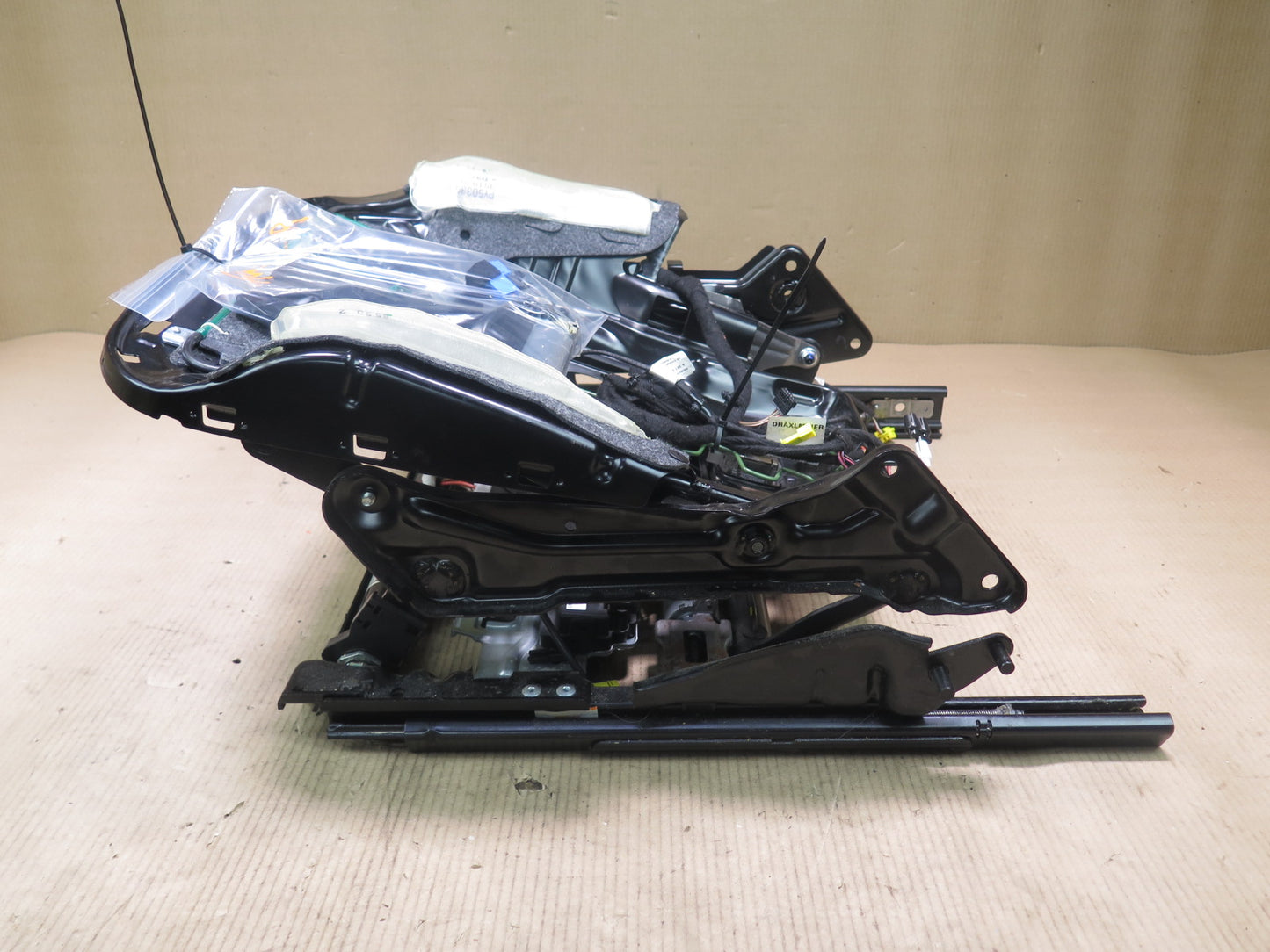 07-13 MERCEDES W221 S-CLASS FRONT RIGHT SEAT LOWER FRAME TRACK RAIL MOTOR OEM
