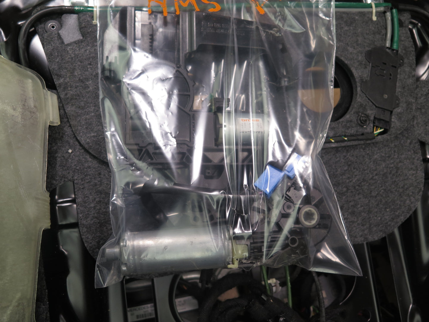 07-13 MERCEDES W221 S-CLASS FRONT RIGHT SEAT LOWER FRAME TRACK RAIL MOTOR OEM