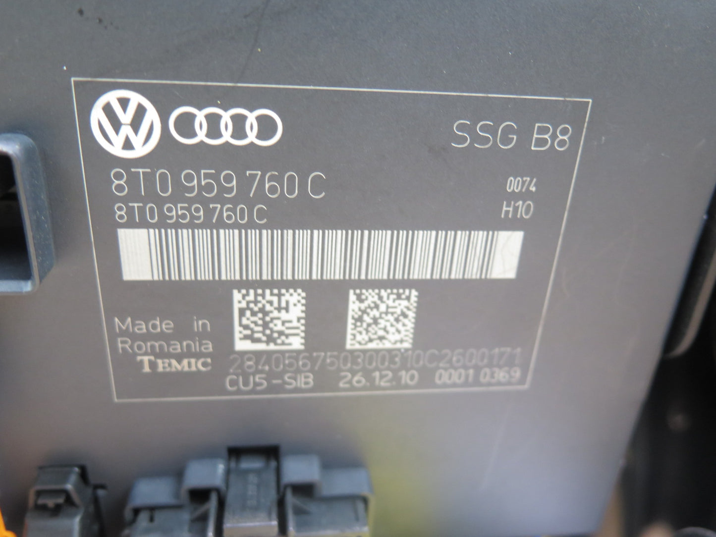 10-14 AUDI 8T A5 CONVERTIBLE FRONT RIGHT SEAT LOWER FRAME TRACK w/ MOTORS OEM