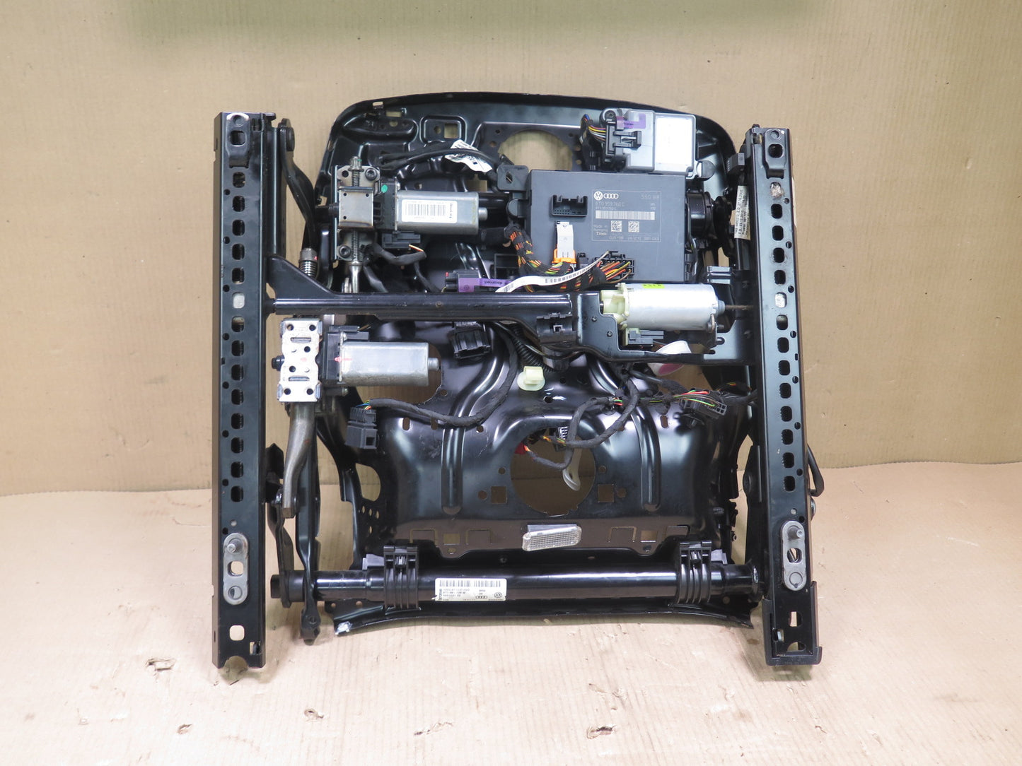 10-14 AUDI 8T A5 CONVERTIBLE FRONT RIGHT SEAT LOWER FRAME TRACK w/ MOTORS OEM