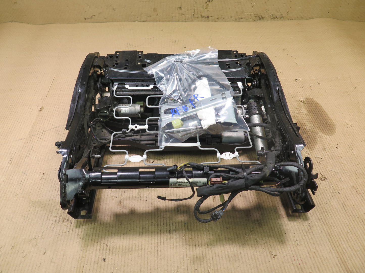 10-13 BMW F07 GT 5-SERIES FRONT RIGHT SEAT LOWER FRAME TRACK RAIL MOTOR OEM