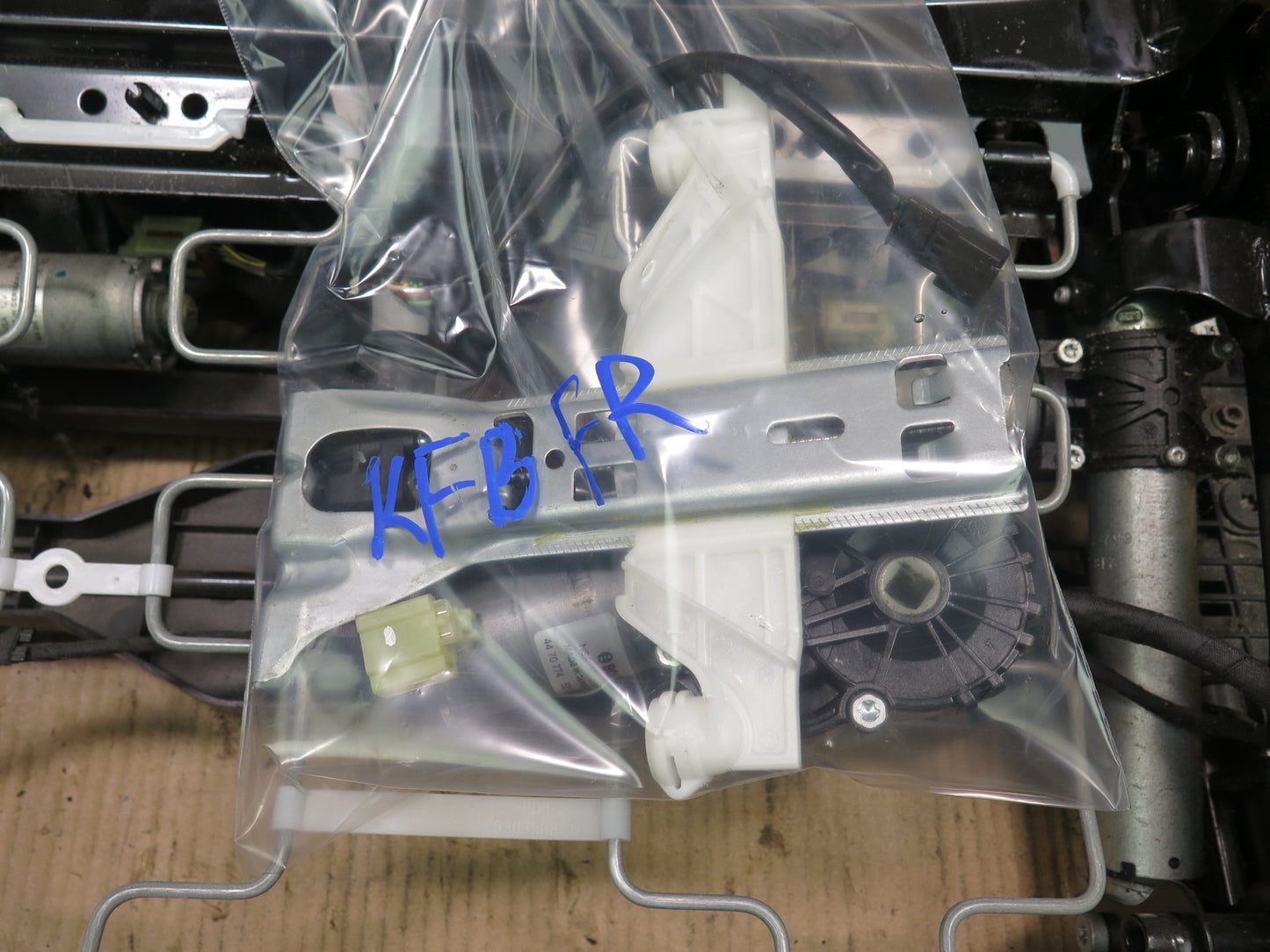 10-13 BMW F07 GT 5-SERIES FRONT RIGHT SEAT LOWER FRAME TRACK RAIL MOTOR OEM