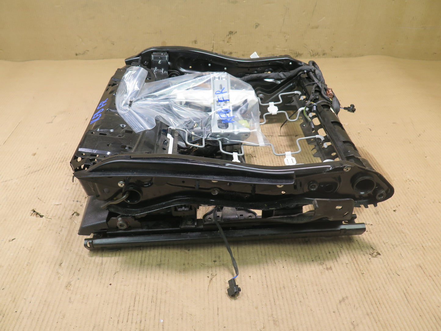 10-13 BMW F07 GT 5-SERIES FRONT RIGHT SEAT LOWER FRAME TRACK RAIL MOTOR OEM