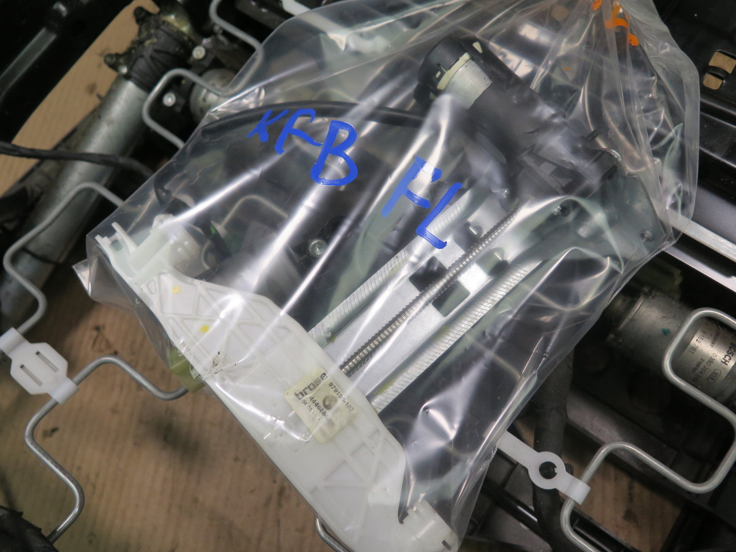 10-13 BMW F07 GT 5-SERIES FRONT LEFT SEAT LOWER FRAME TRACK RAIL MOTOR OEM