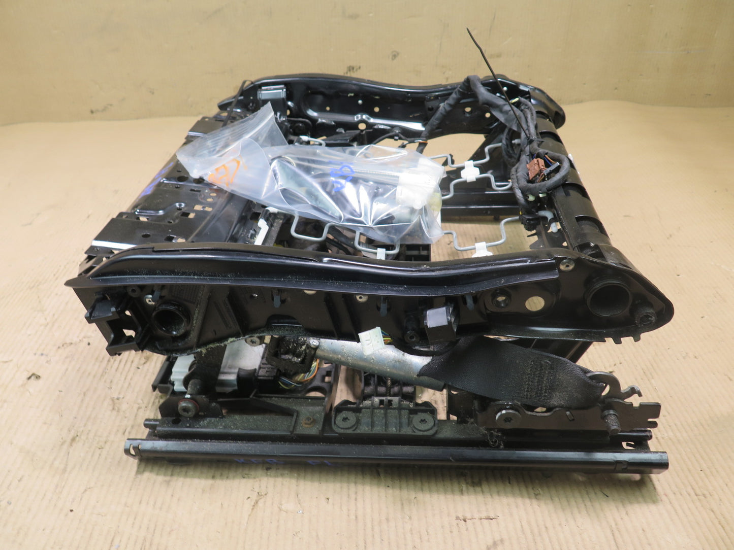 10-13 BMW F07 GT 5-SERIES FRONT LEFT SEAT LOWER FRAME TRACK RAIL MOTOR OEM