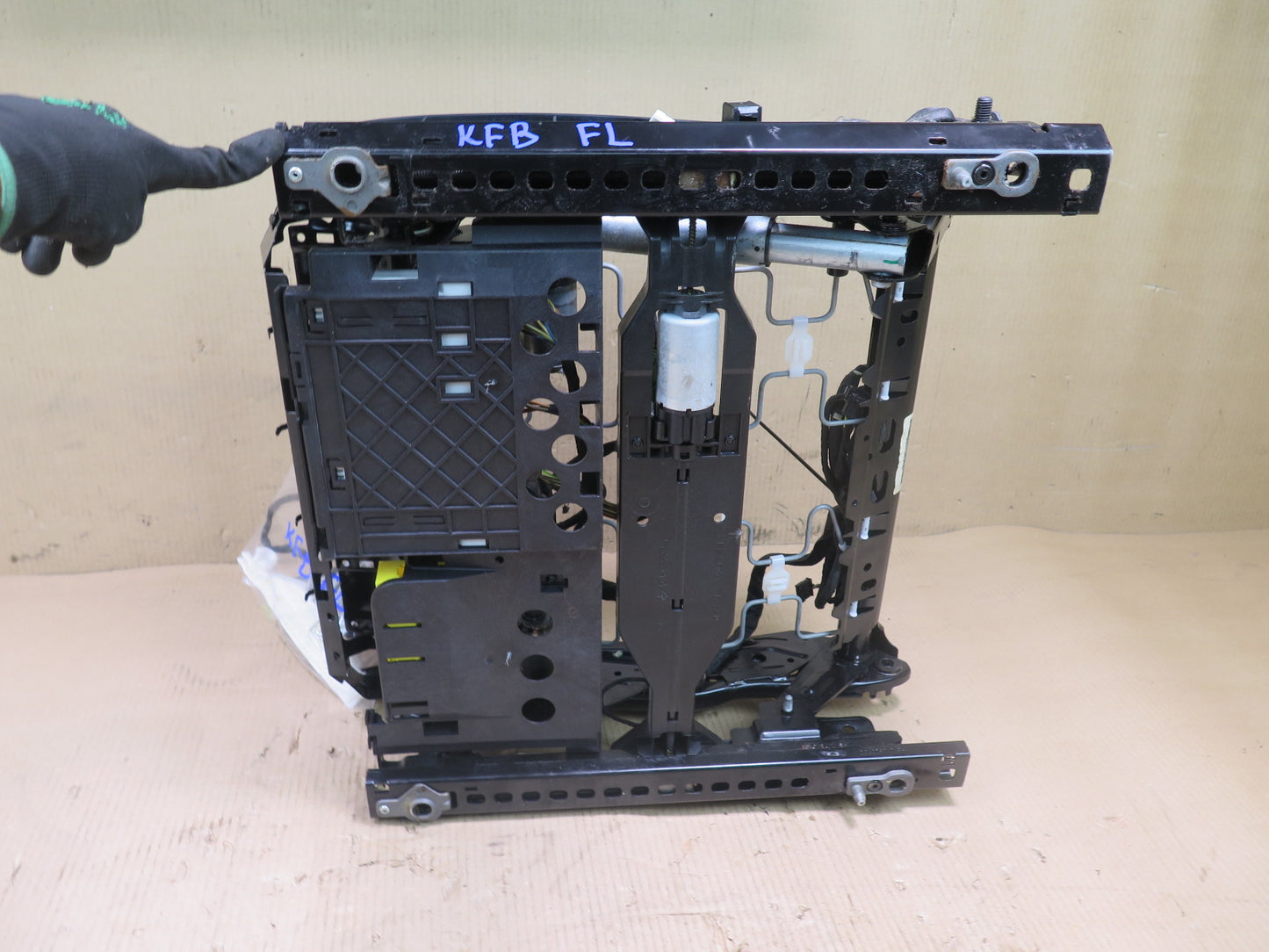 10-13 BMW F07 GT 5-SERIES FRONT LEFT SEAT LOWER FRAME TRACK RAIL MOTOR OEM