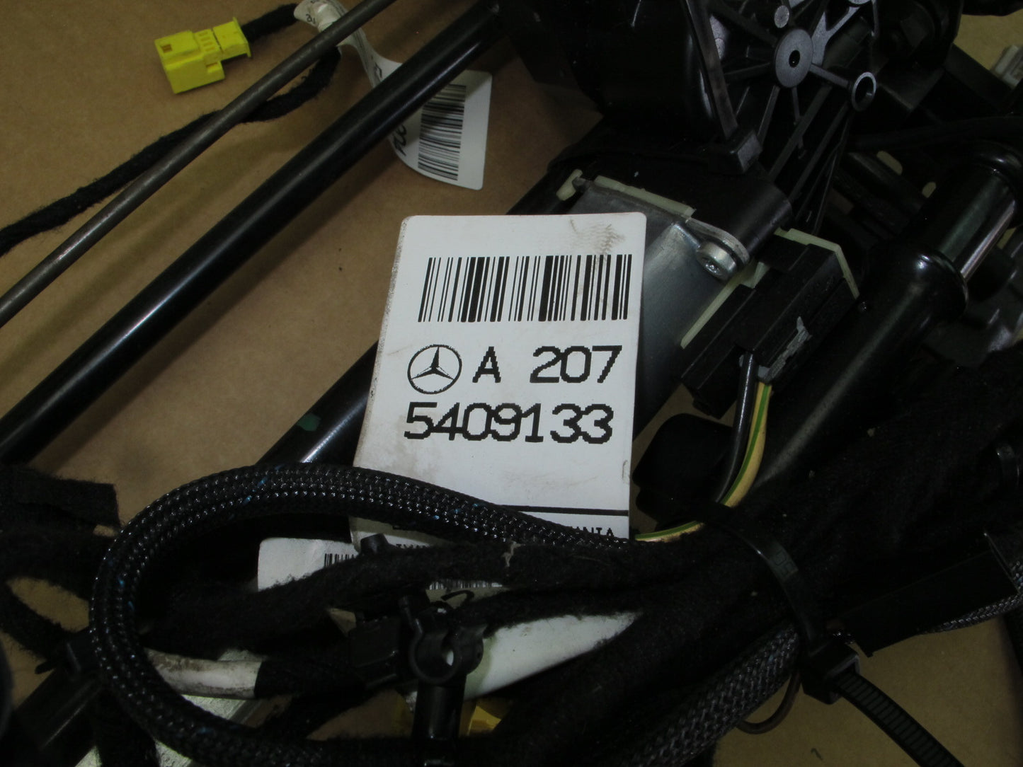 12-15 MERCEDES W204 C204 COUPE FRONT RIGHT SEAT FRAME TRACK w/ MOTOR OEM