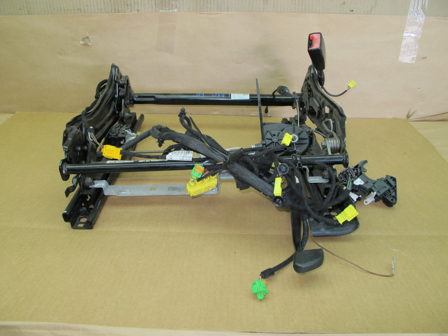 12-15 MERCEDES W204 C204 COUPE FRONT RIGHT SEAT FRAME TRACK w/ MOTOR OEM