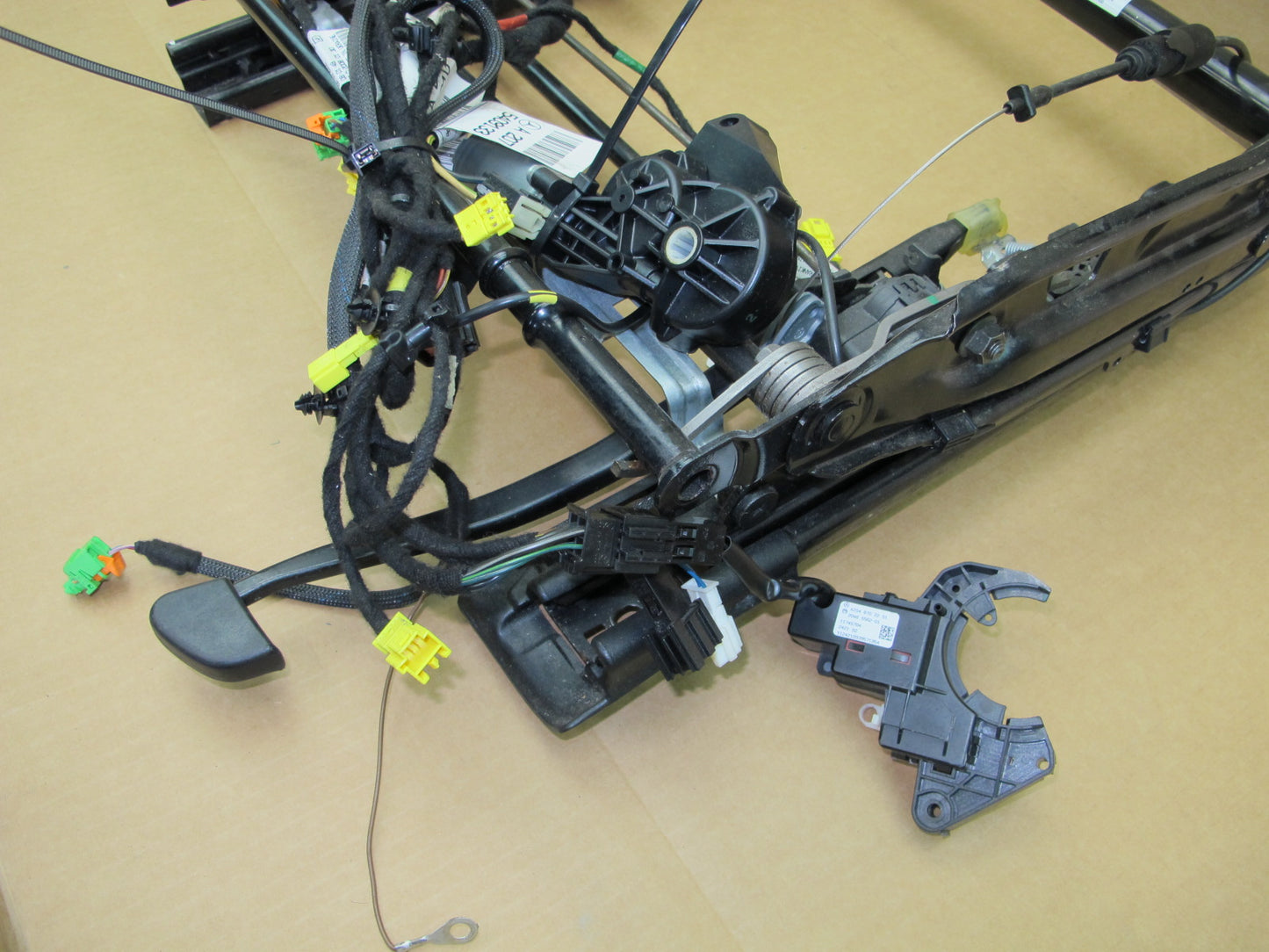 12-15 MERCEDES W204 C204 COUPE FRONT RIGHT SEAT FRAME TRACK w/ MOTOR OEM