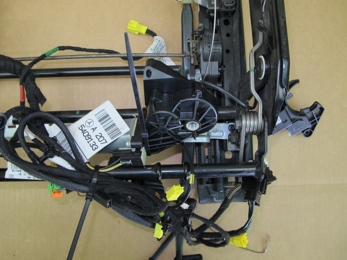 12-15 MERCEDES W204 C204 COUPE FRONT RIGHT SEAT FRAME TRACK w/ MOTOR OEM