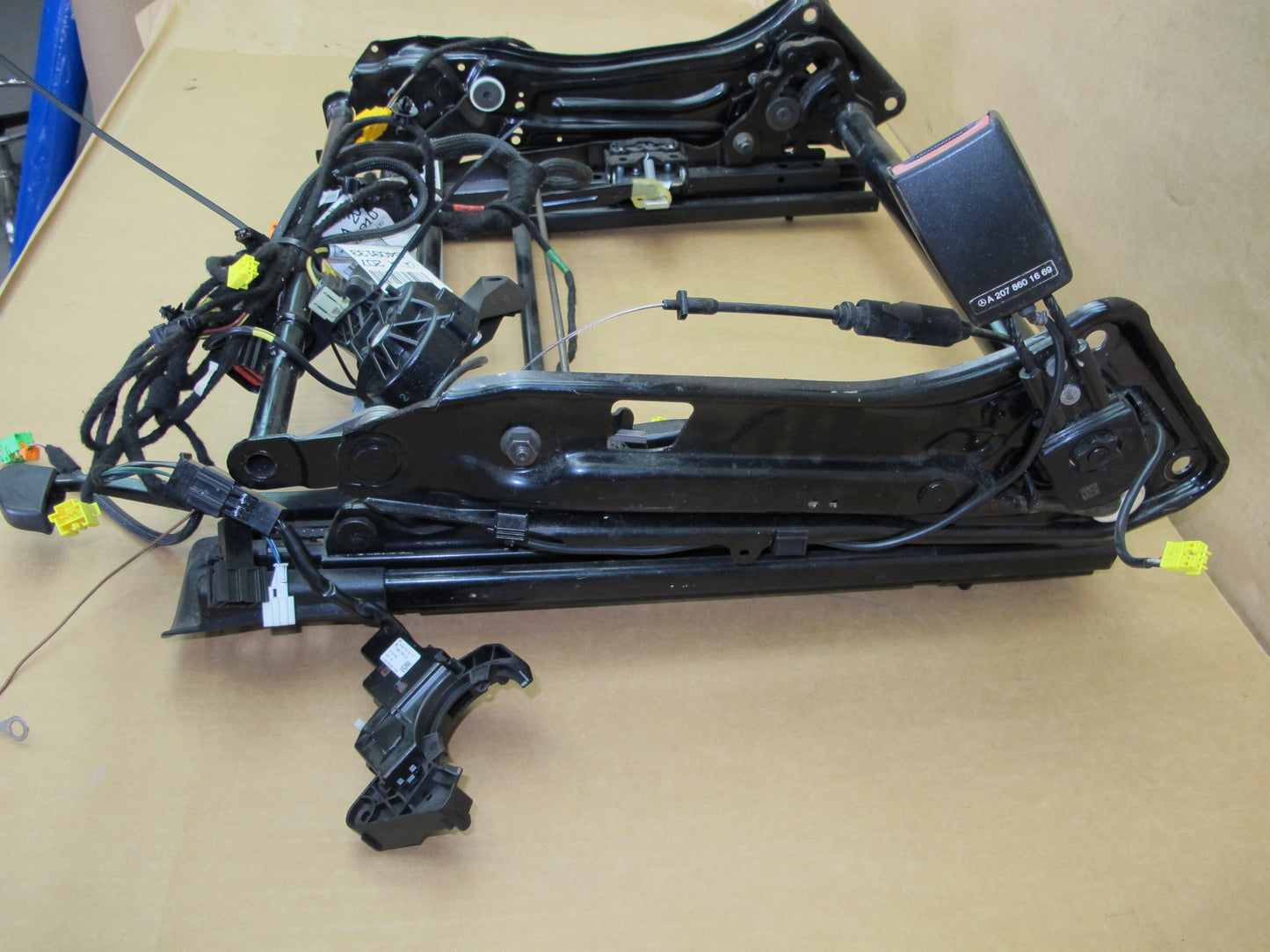 12-15 MERCEDES W204 C204 COUPE FRONT RIGHT SEAT FRAME TRACK w/ MOTOR OEM