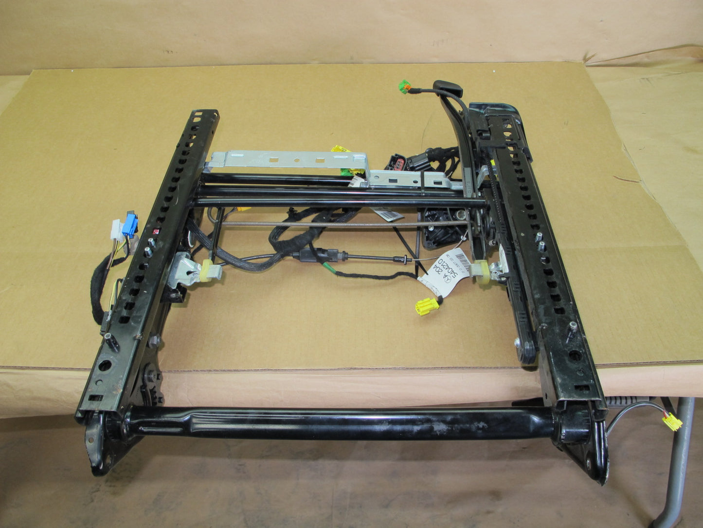 12-15 MERCEDES W204 C204 COUPE FRONT RIGHT SEAT FRAME TRACK w/ MOTOR OEM