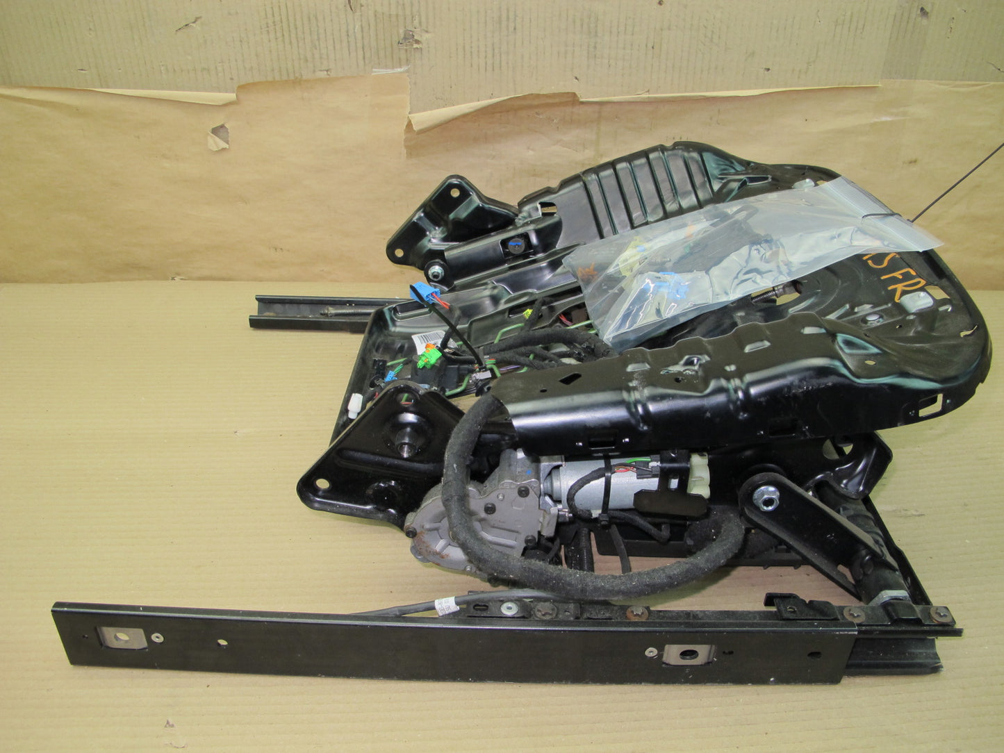 07-13 MERCEDES W221 S-CLASS FRONT RIGHT SEAT LOWER FRAME TRACK RAIL MOTOR OEM