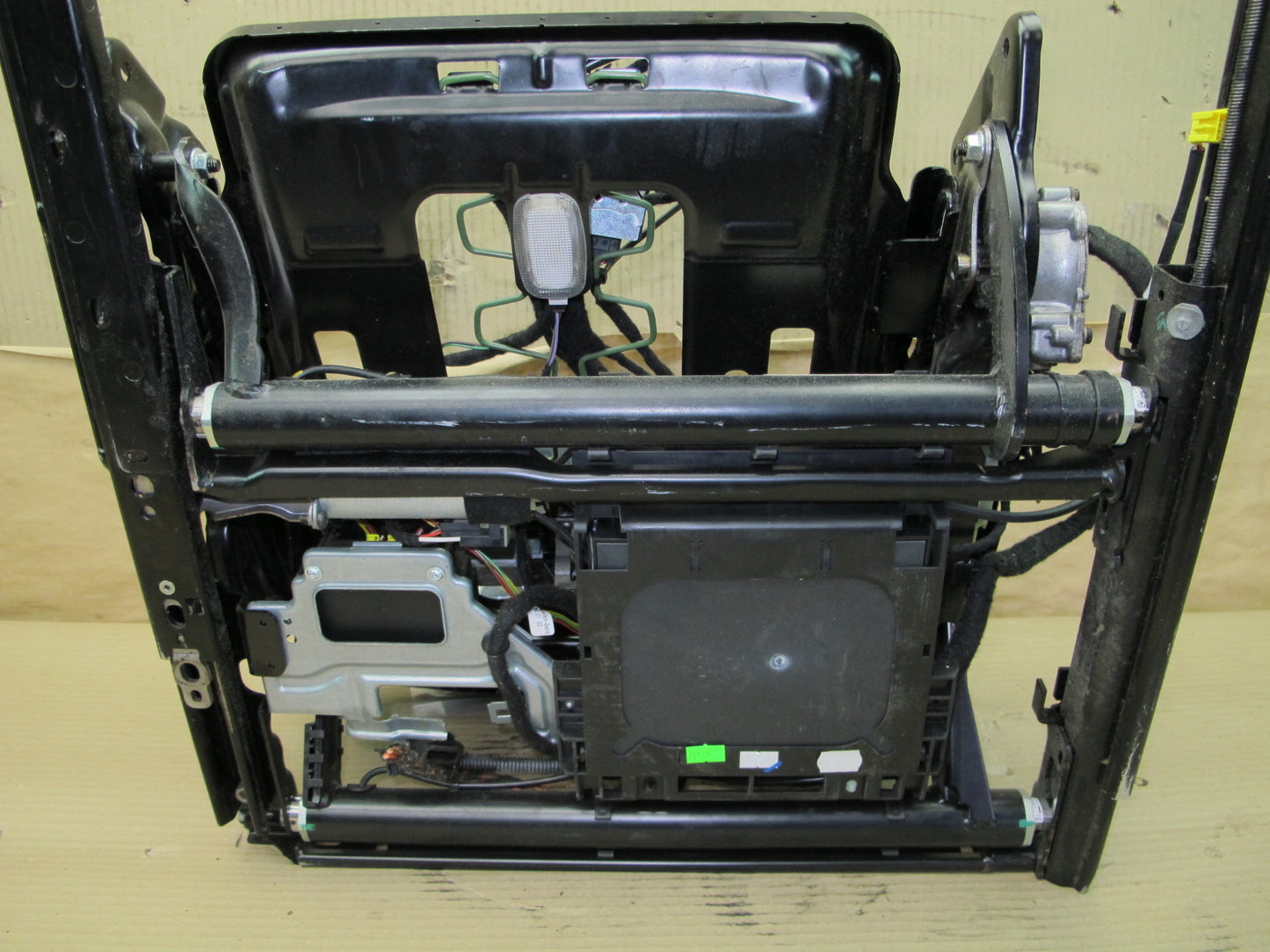 07-13 MERCEDES W221 S-CLASS FRONT RIGHT SEAT LOWER FRAME TRACK RAIL MOTOR OEM