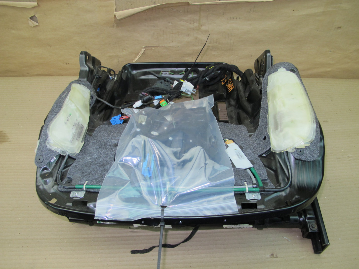 07-13 MERCEDES W221 S-CLASS FRONT LEFT SEAT LOWER FRAME TRACK RAIL MOTOR OEM
