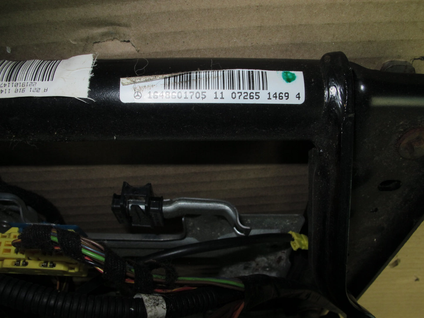 07-13 MERCEDES W221 S-CLASS FRONT LEFT SEAT LOWER FRAME TRACK RAIL MOTOR OEM