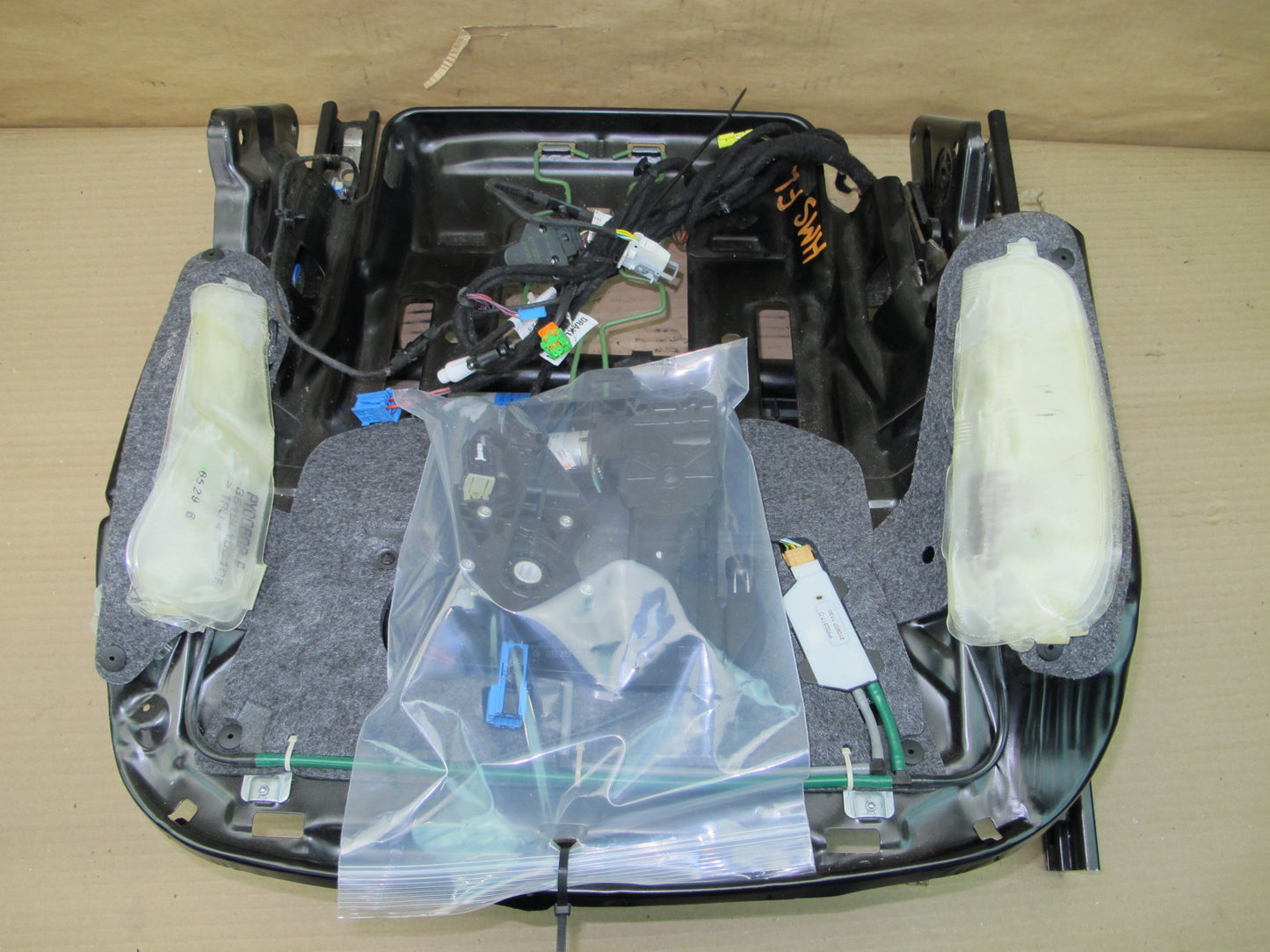 07-13 MERCEDES W221 S-CLASS FRONT LEFT SEAT LOWER FRAME TRACK RAIL MOTOR OEM