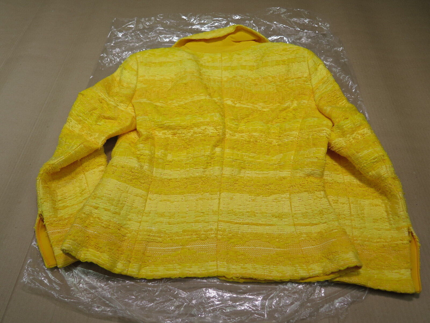 Escada EU 34 Tweed Yellow Pineapple Jacket Sleeve With Zipper