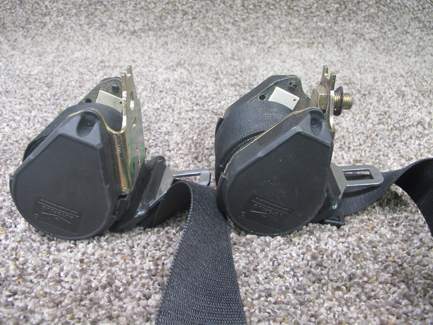 84-91 BMW E30 FRONT LEFT & RIGHT SEATBELT RETRACTOR OEM