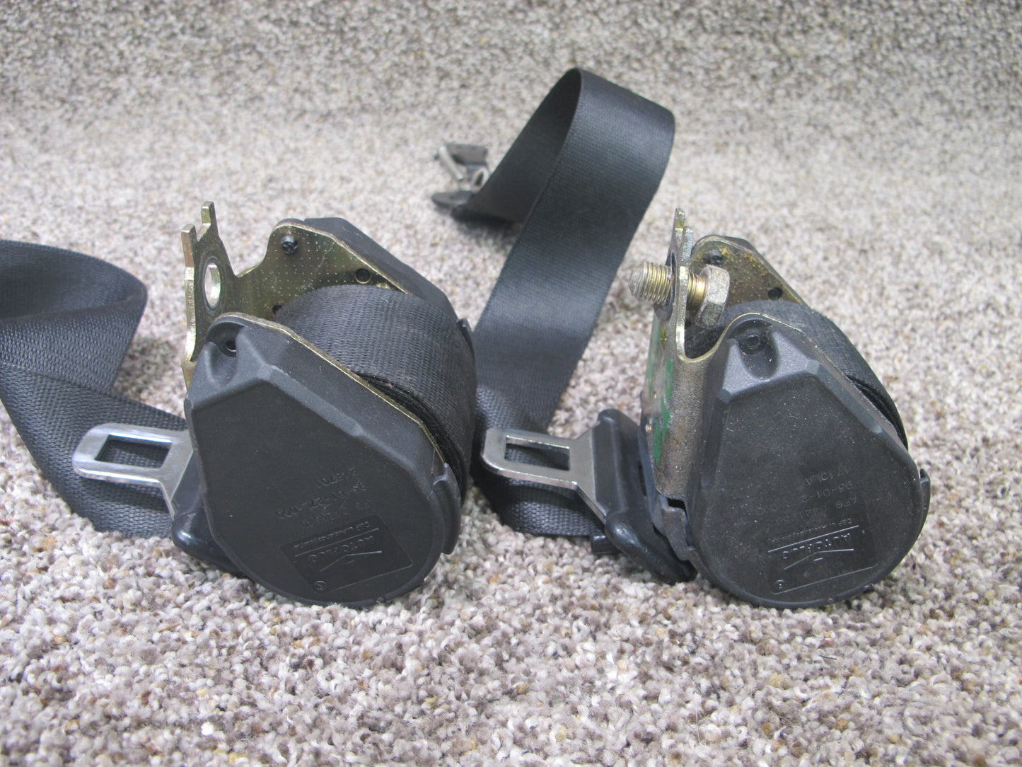 84-91 BMW E30 FRONT LEFT & RIGHT SEATBELT RETRACTOR OEM