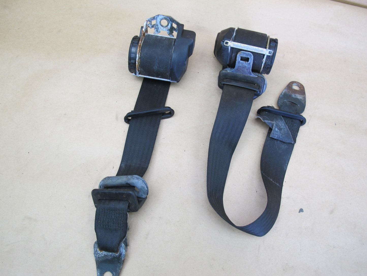 85-88 PORSCHE 944 7pcs SEATBELT RETRACTORS & SEATBELT BUCKLE SET OEM