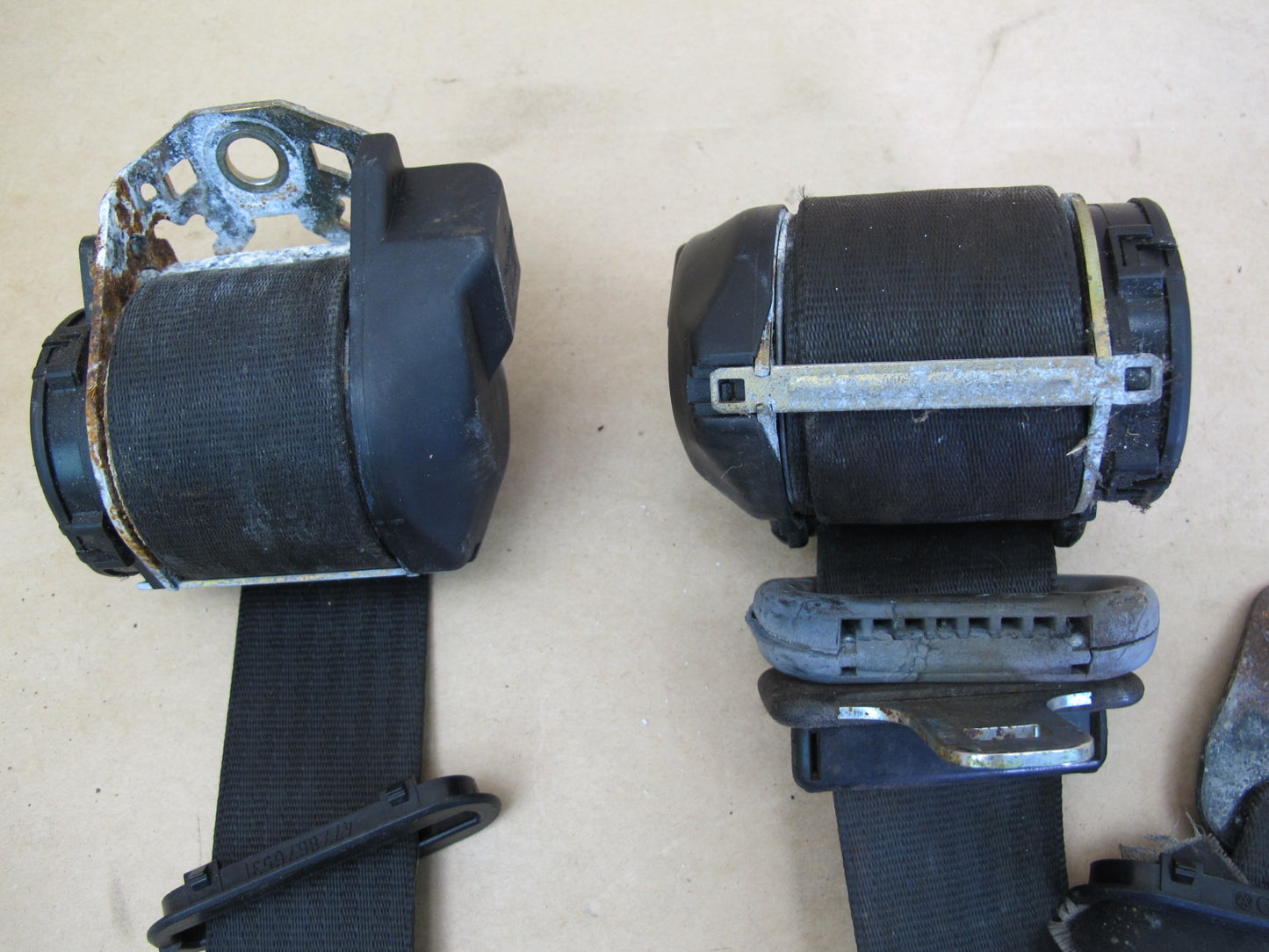 85-88 PORSCHE 944 7pcs SEATBELT RETRACTORS & SEATBELT BUCKLE SET OEM