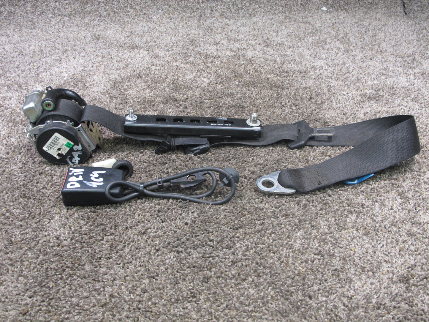 2002-2006 Mercedes-Benz Sprinter Front Left Driver Seat Belt Retractor & Buckle OEM