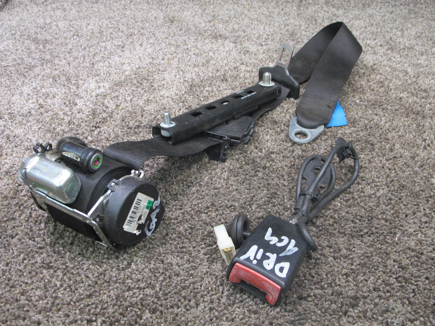 2002-2006 Mercedes-Benz Sprinter Front Left Driver Seat Belt Retractor & Buckle OEM