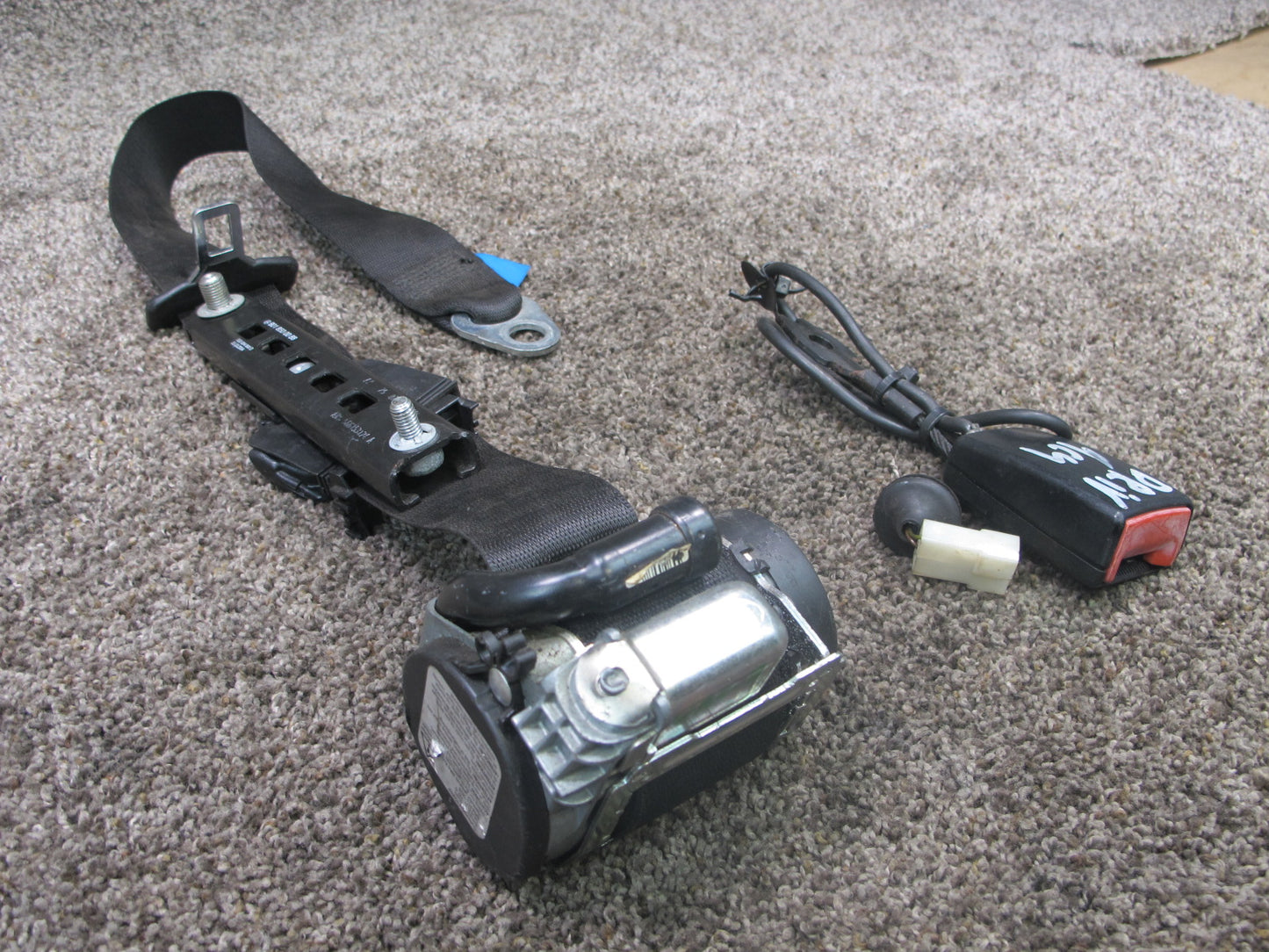 2002-2006 Mercedes-Benz Sprinter Front Left Driver Seat Belt Retractor & Buckle OEM
