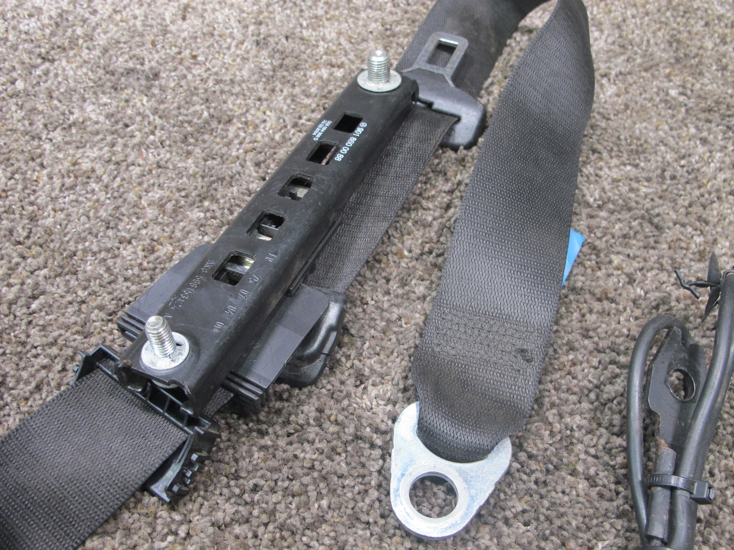 2002-2006 Mercedes-Benz Sprinter Front Left Driver Seat Belt Retractor & Buckle OEM