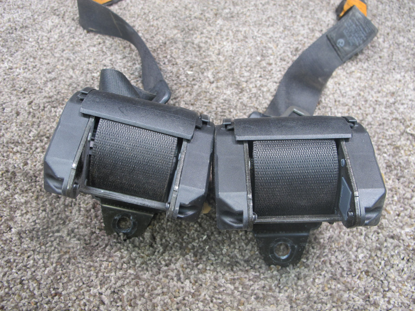 94-99 BMW E36 CONVERTIBLE SET OF 2 REAR RIGHT & LEFT SEATBELT RETRACTOR OEM