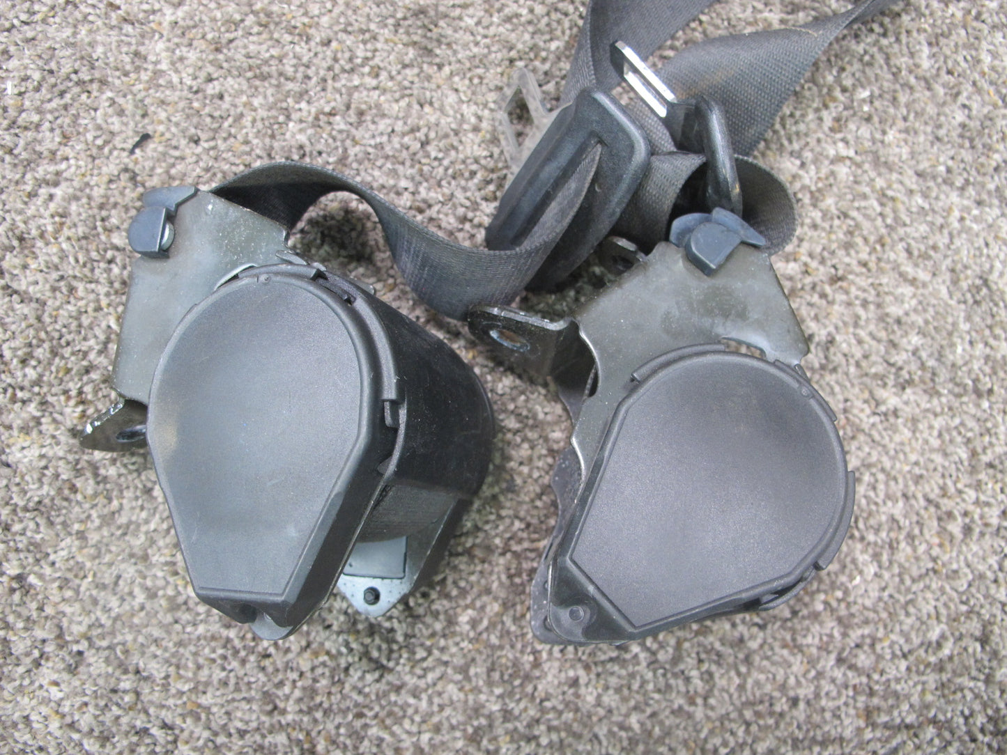 94-99 BMW E36 CONVERTIBLE SET OF 2 REAR RIGHT & LEFT SEATBELT RETRACTOR OEM