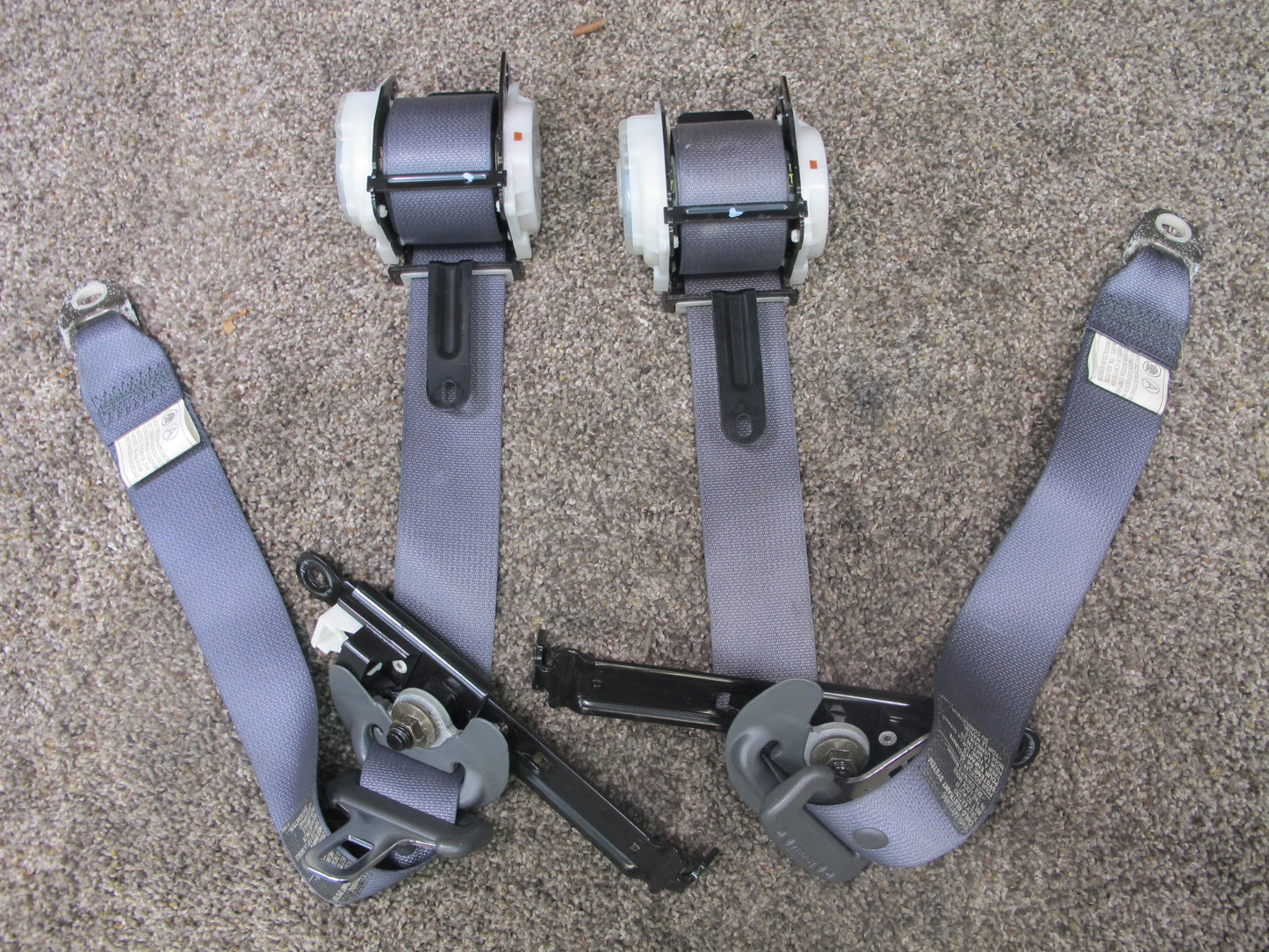 2003-2009 Lexus GX470 2nd Row Left & Right Seat Belt Set OEM