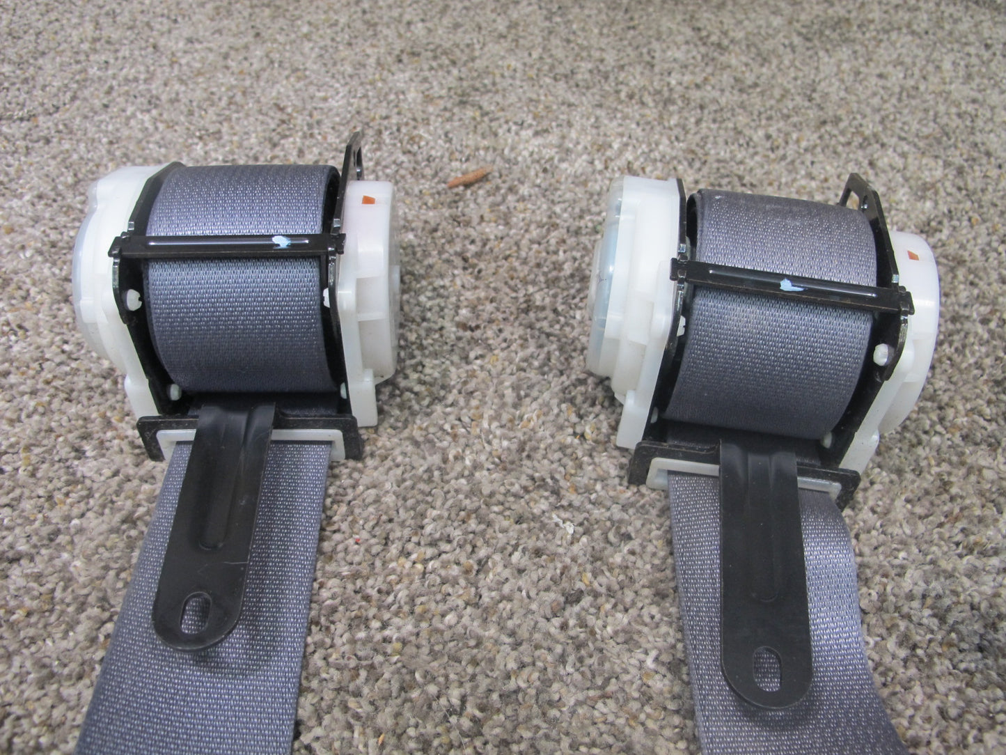 2003-2009 Lexus GX470 2nd Row Left & Right Seat Belt Set OEM