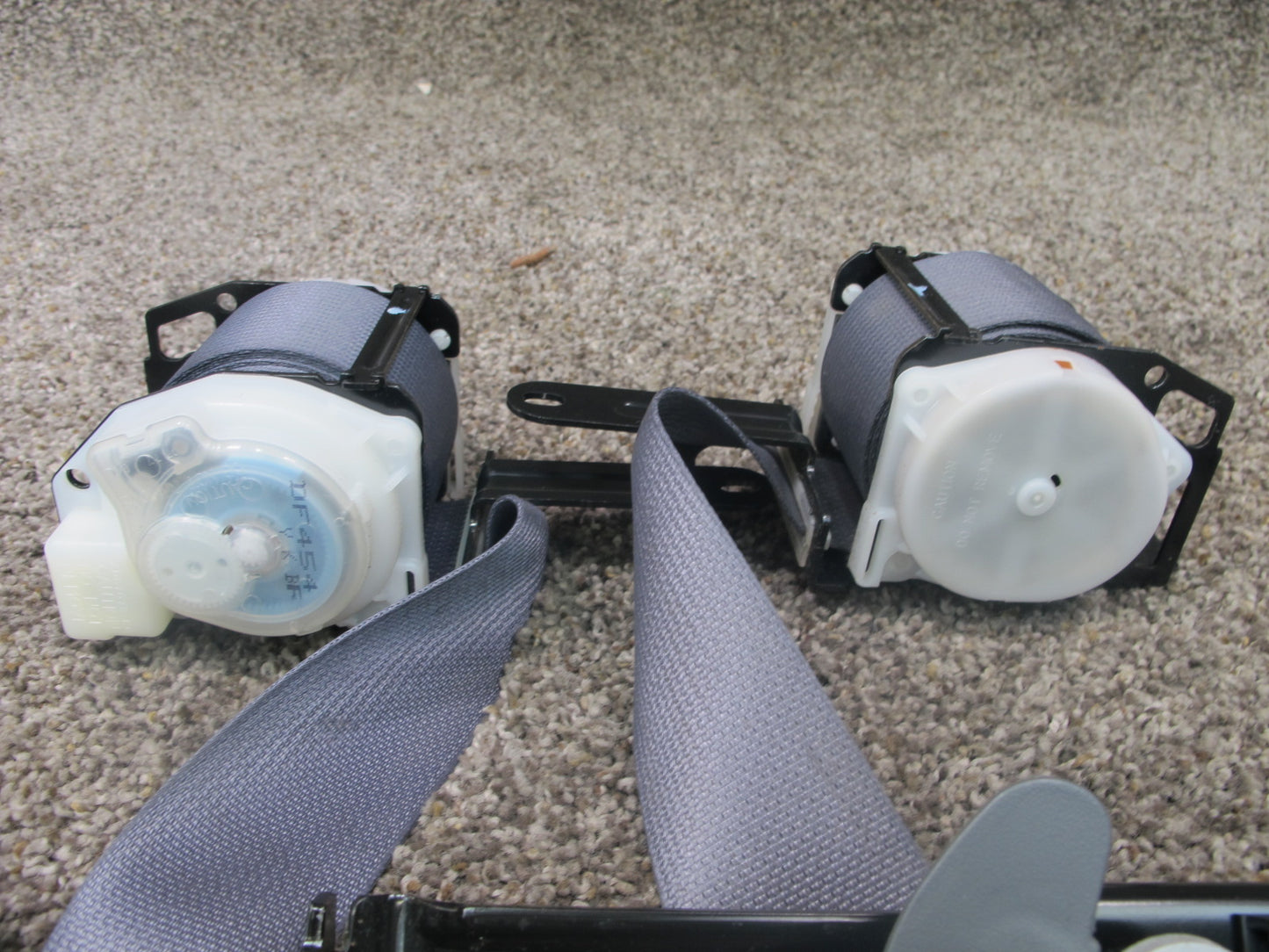 2003-2009 Lexus GX470 2nd Row Left & Right Seat Belt Set OEM