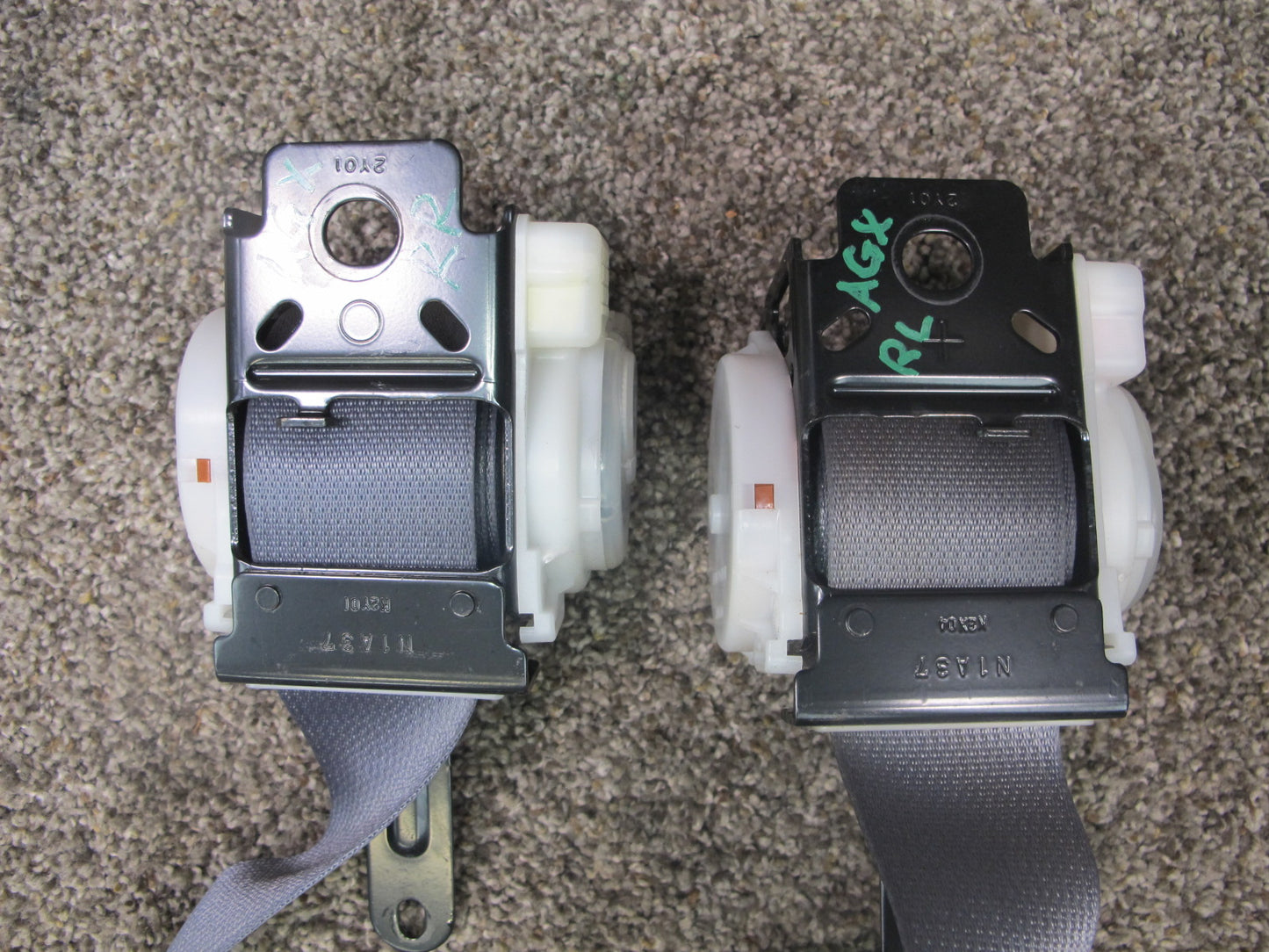 2003-2009 Lexus GX470 2nd Row Left & Right Seat Belt Set OEM