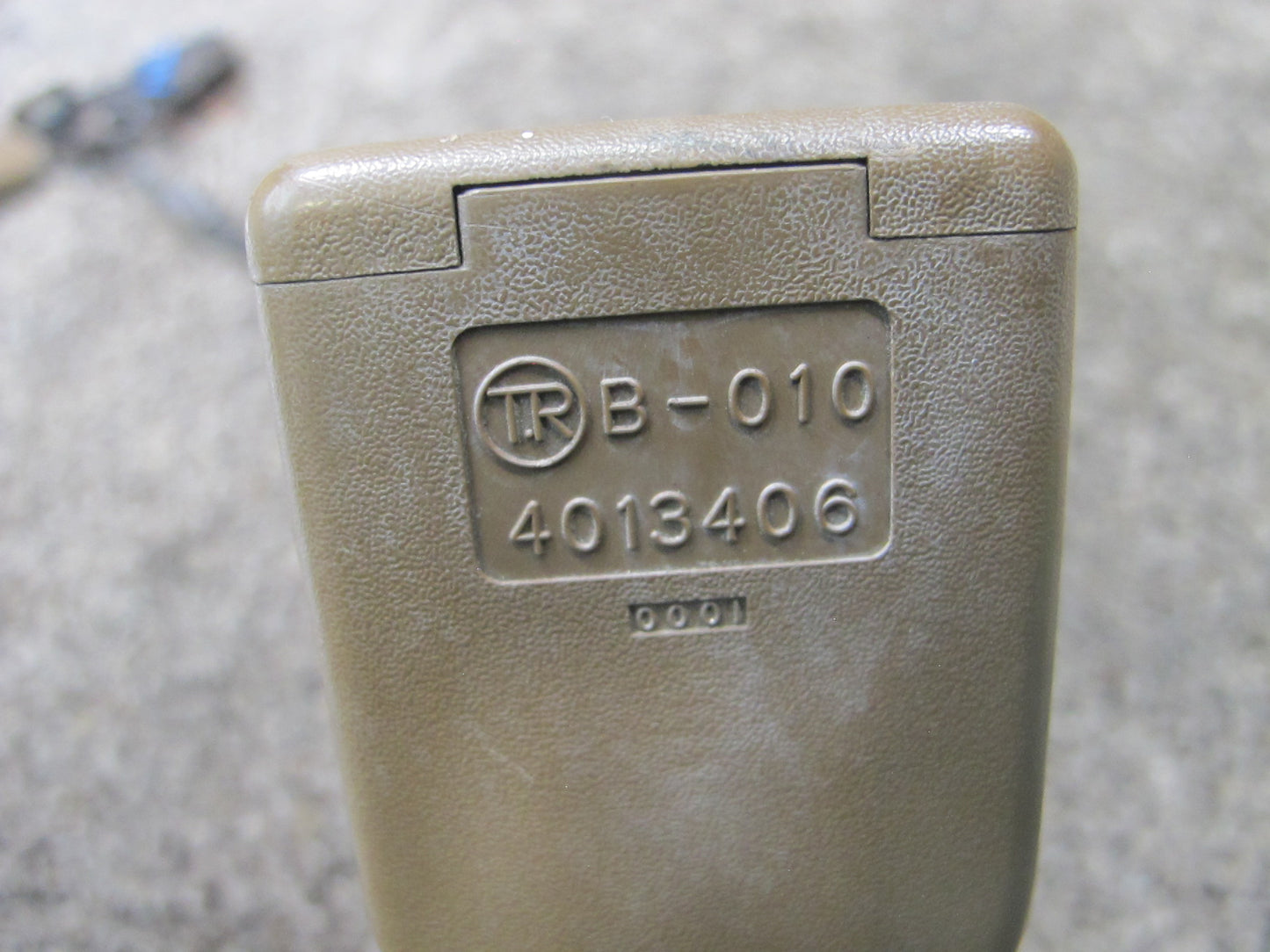 86-92 TOYOTA SUPRA MK3 SET OF 2 FRONT LEFT & RIGHT SEATBELT BUCKLE OEM