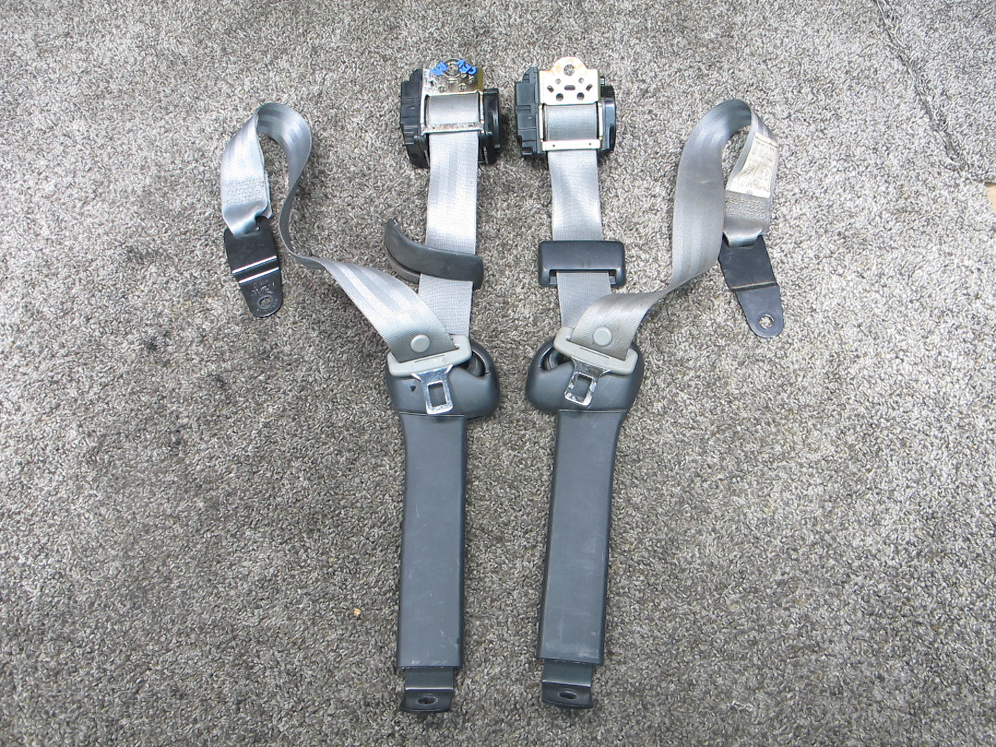 1999-2003 VW Volkswagen EuroVan Rear Left and Right Seat Belts Set OEM