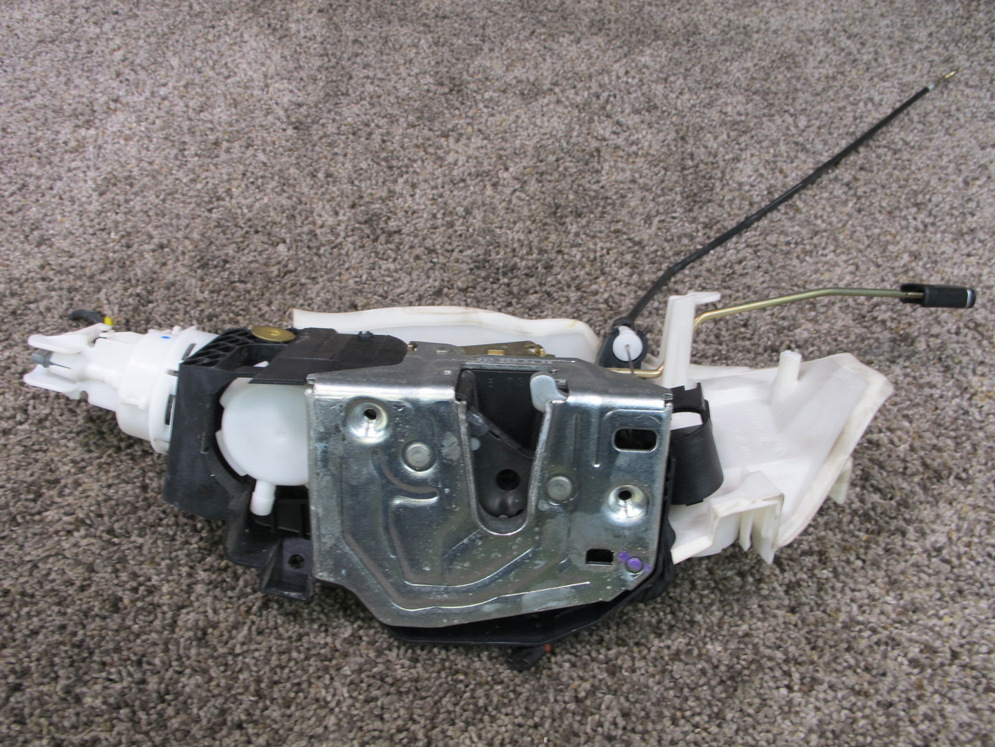 03-12 MERCEDES R230 SL-CLASS RIGHT DOOR LOCK LATCH ACTUATOR 2307200435 OEM